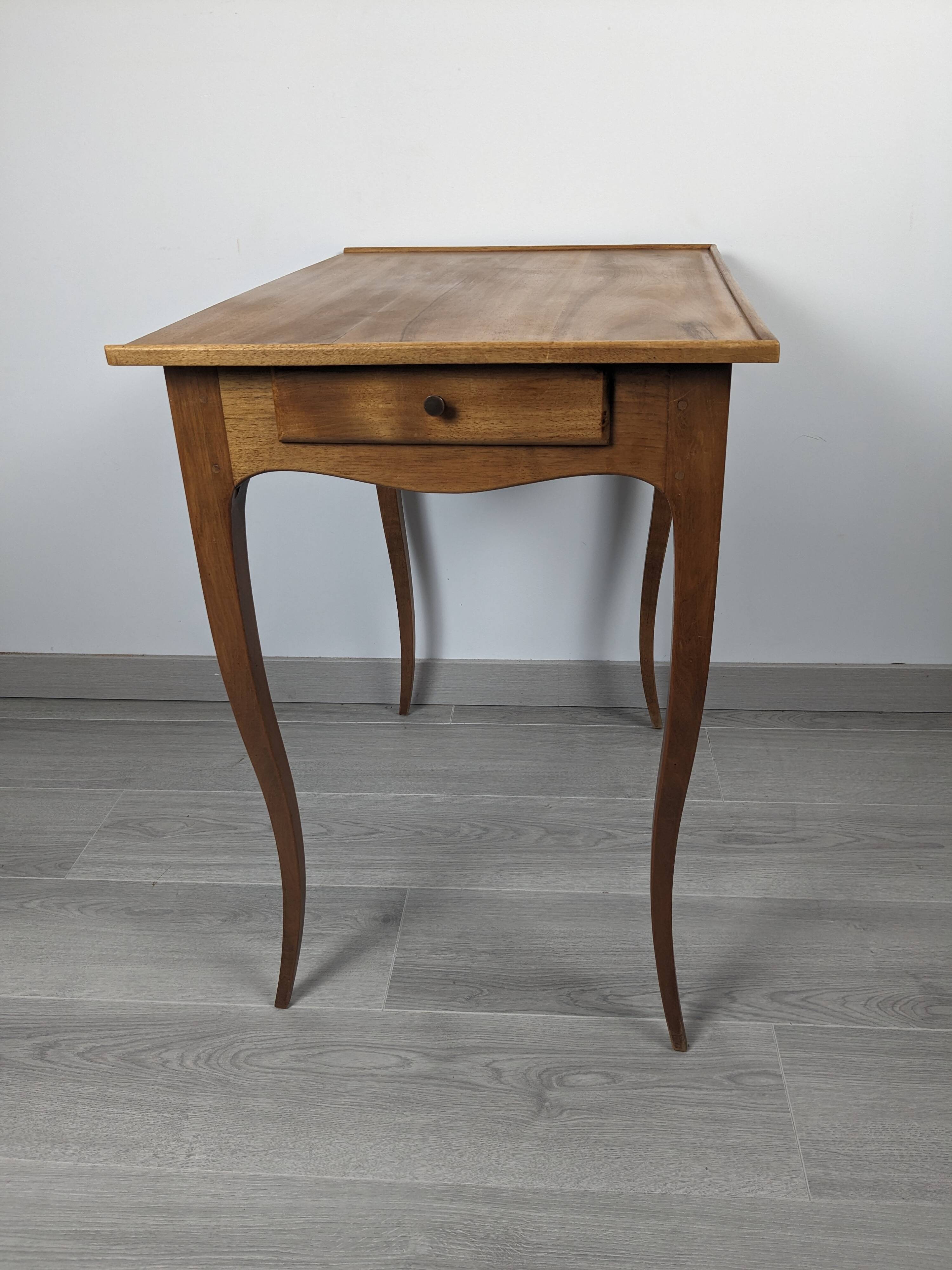 Table d'appoint de style Louis XV