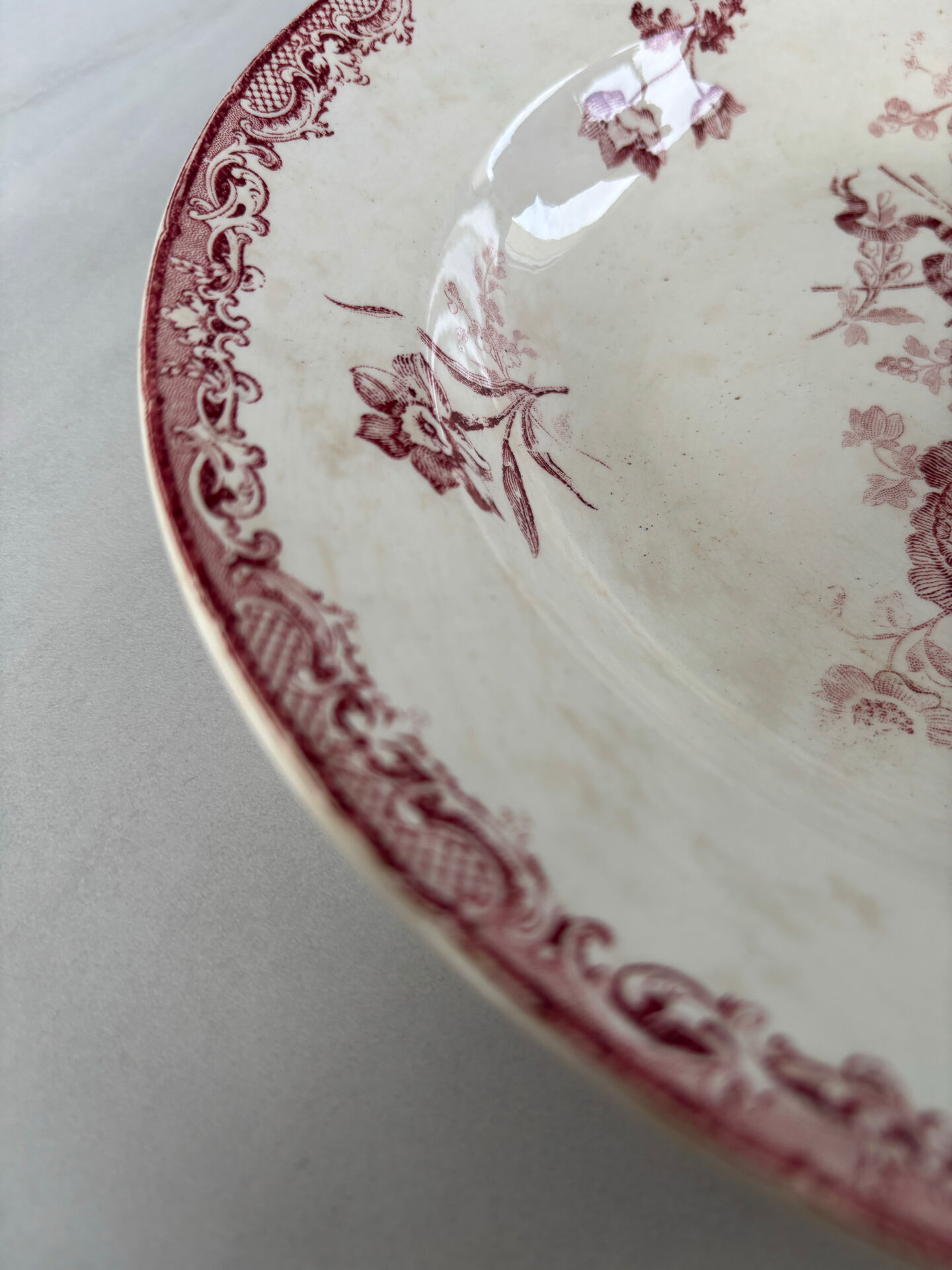 Assiette creuse terre de fer décor floral modèle Fontanges de Sarregue