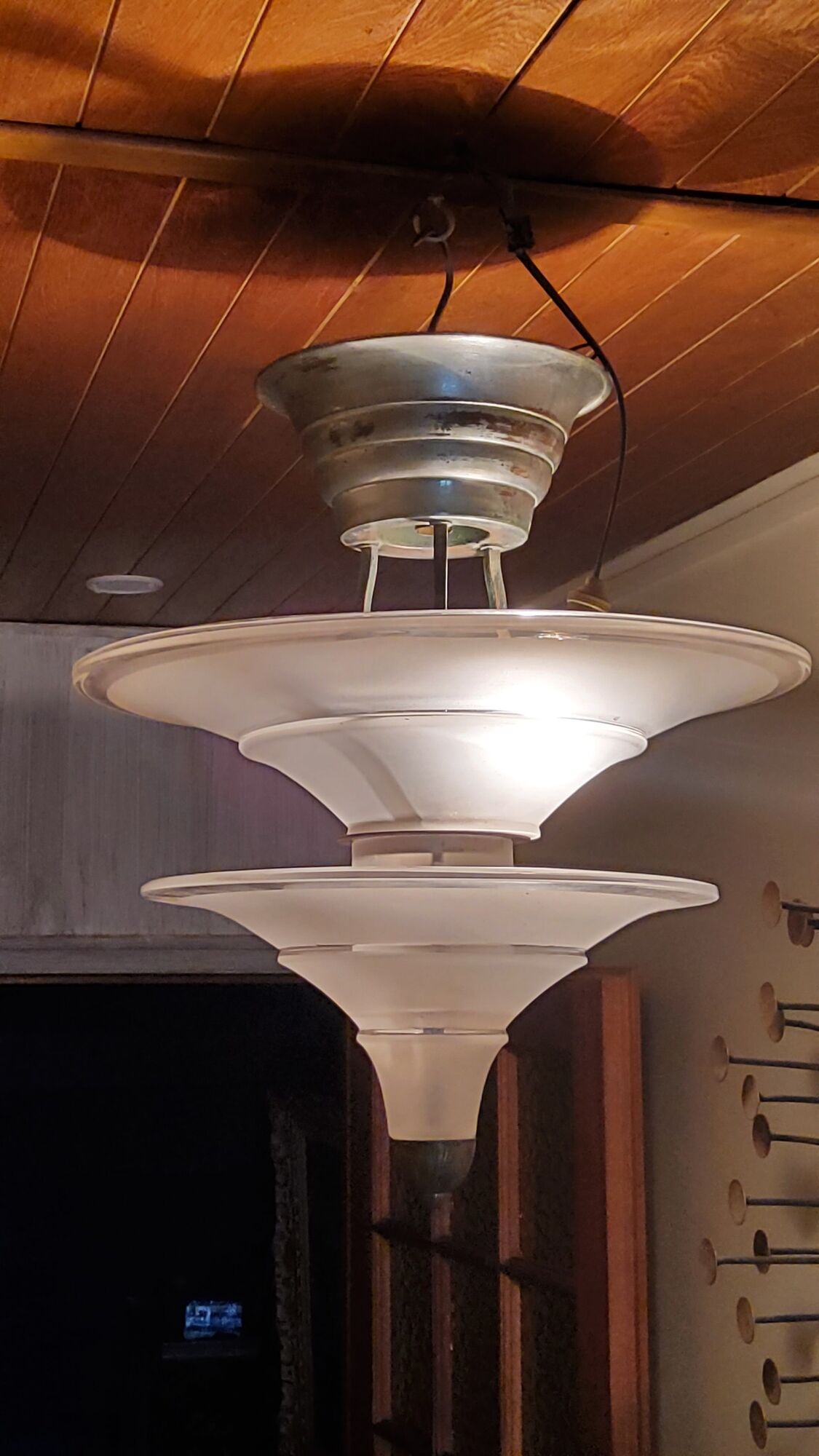 Art Deco chandelier in bronze and silvered brass double sink in opalescent glass