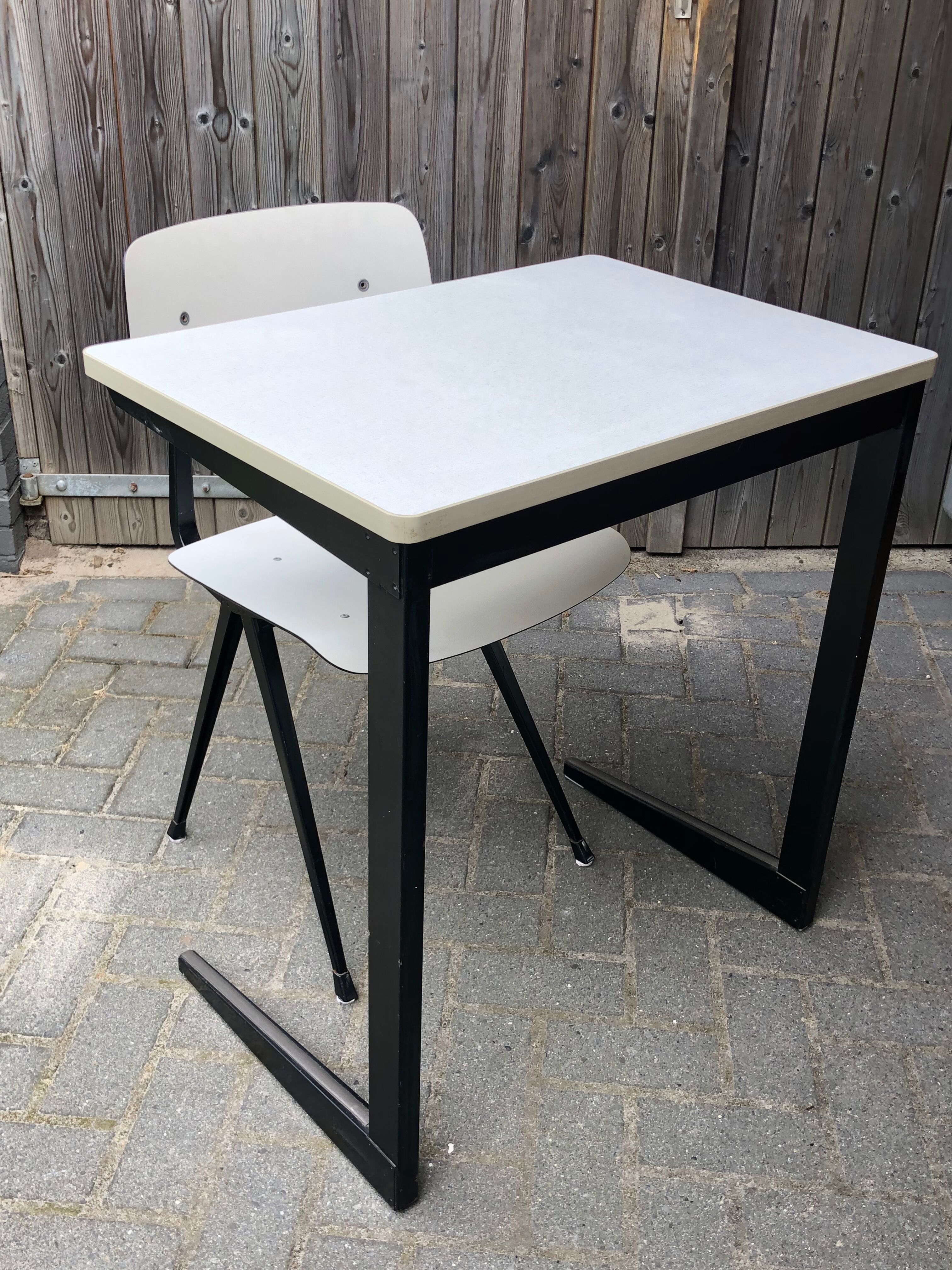 Desk and chair by Friso Kramer Ahrend de Cirkel Result
