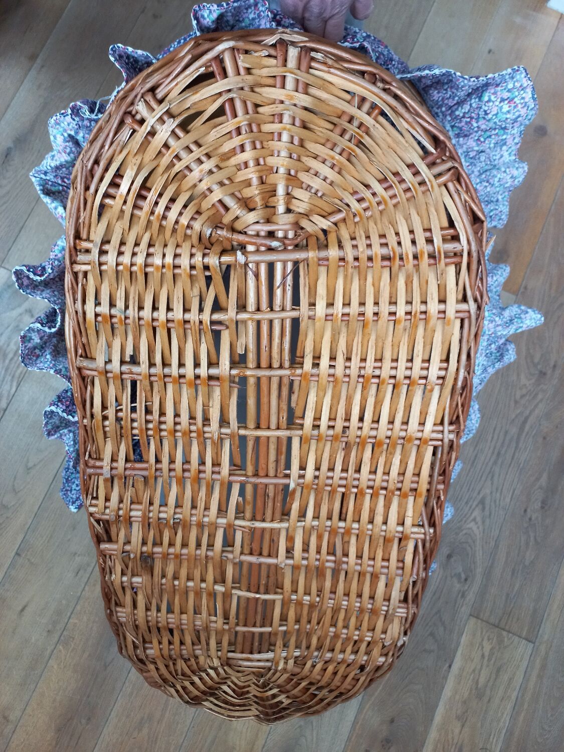 Wicker bassinet