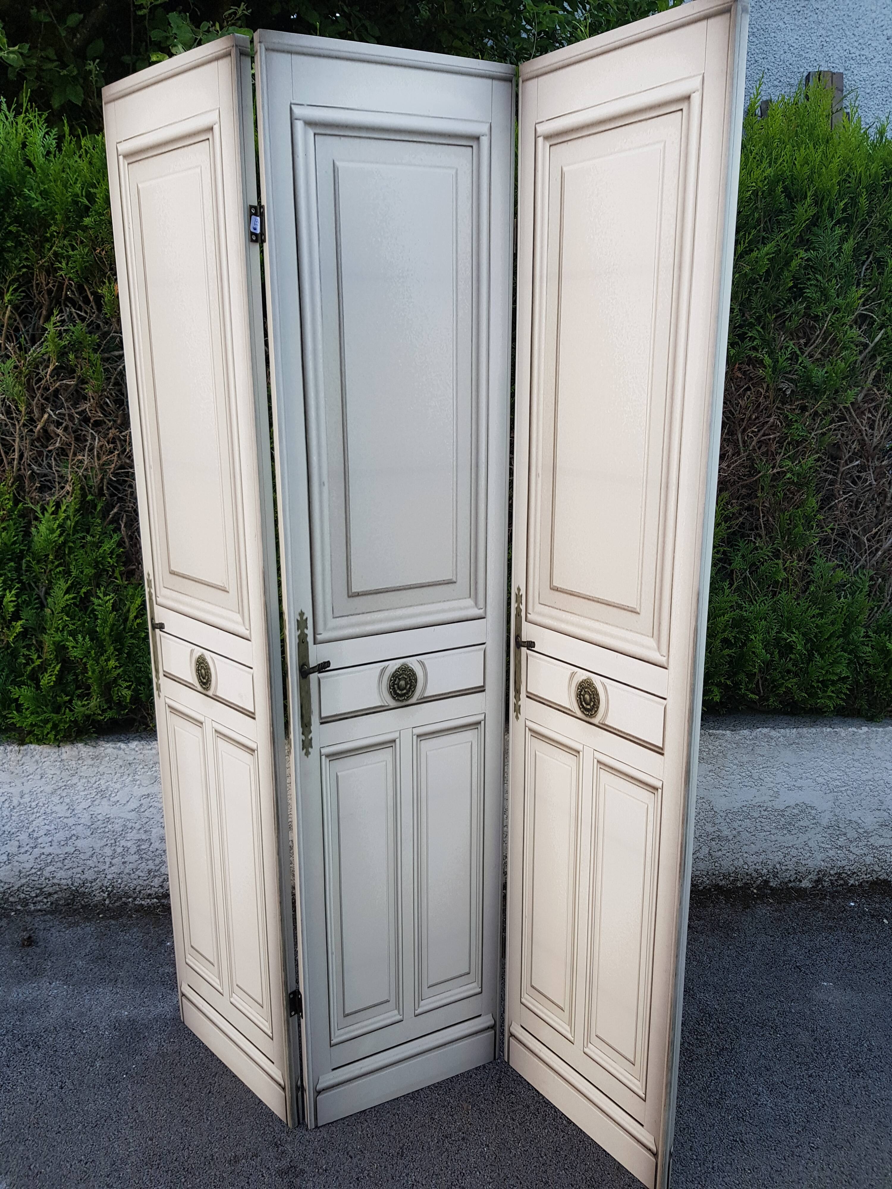 Trompe l'oeil screen