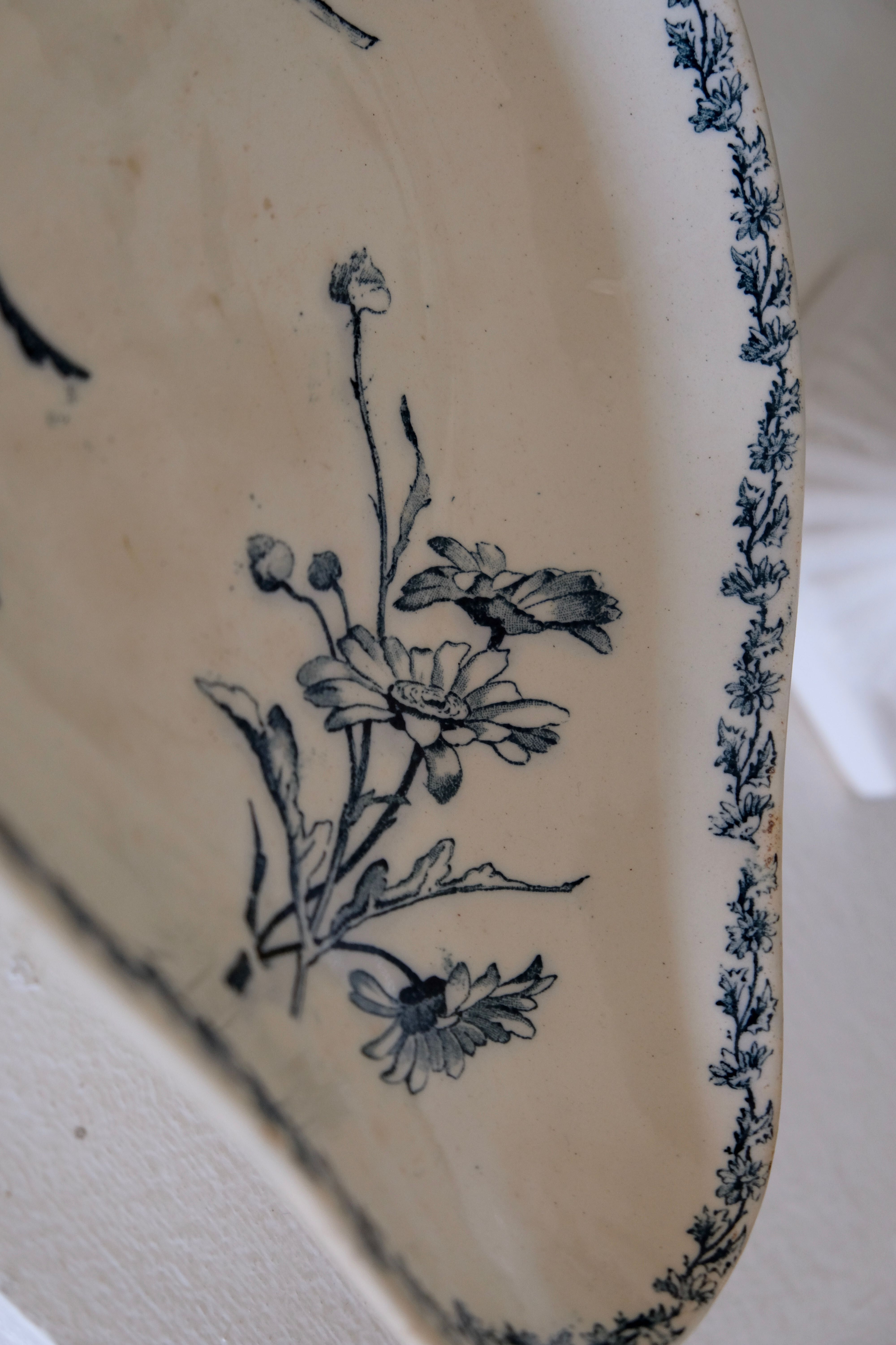 Ravier antique "Marguerite" Luneville faience XIXth