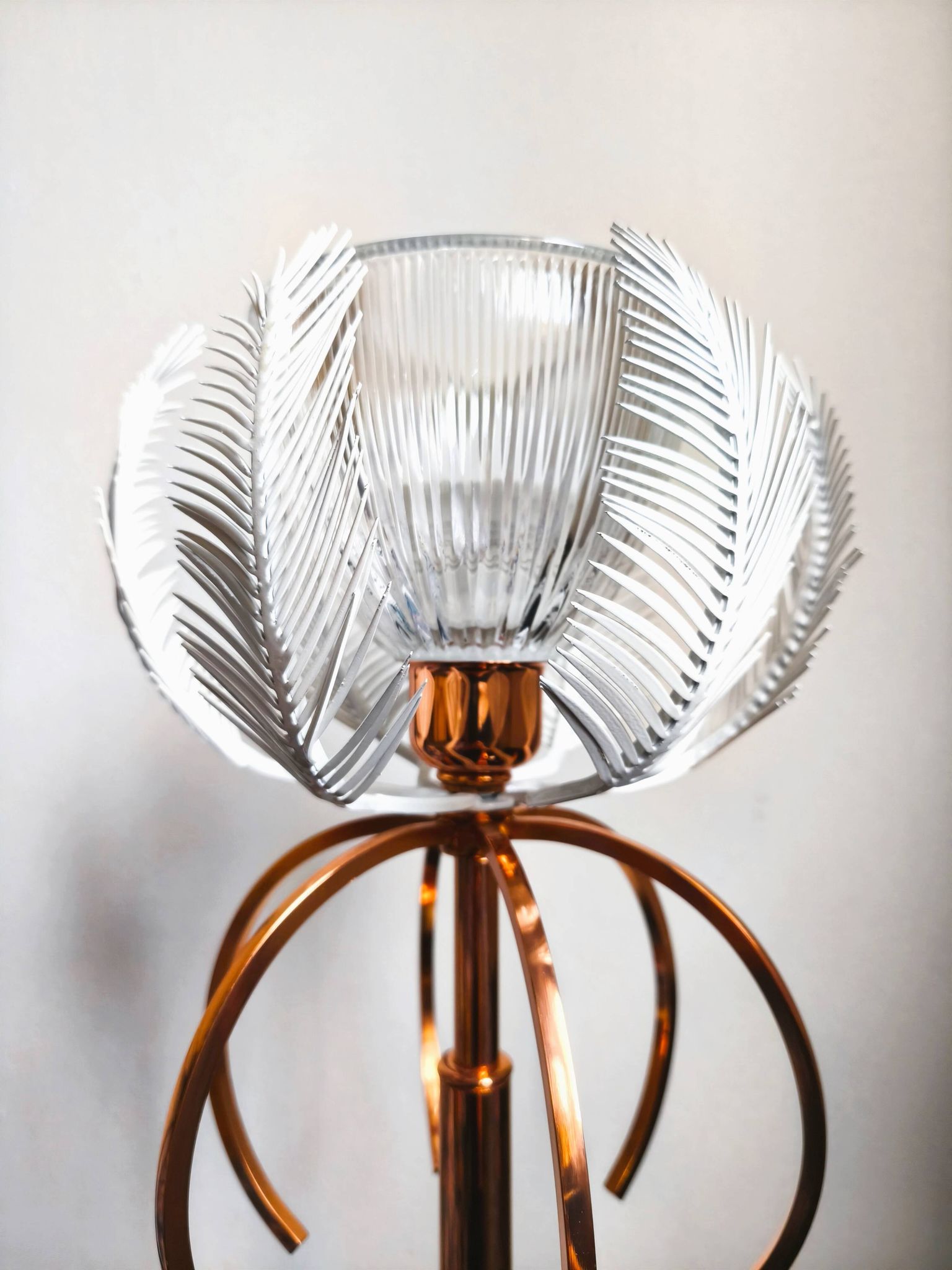 Lampe italienne en métal cuivré et verre cristal, style Hollywood Regency