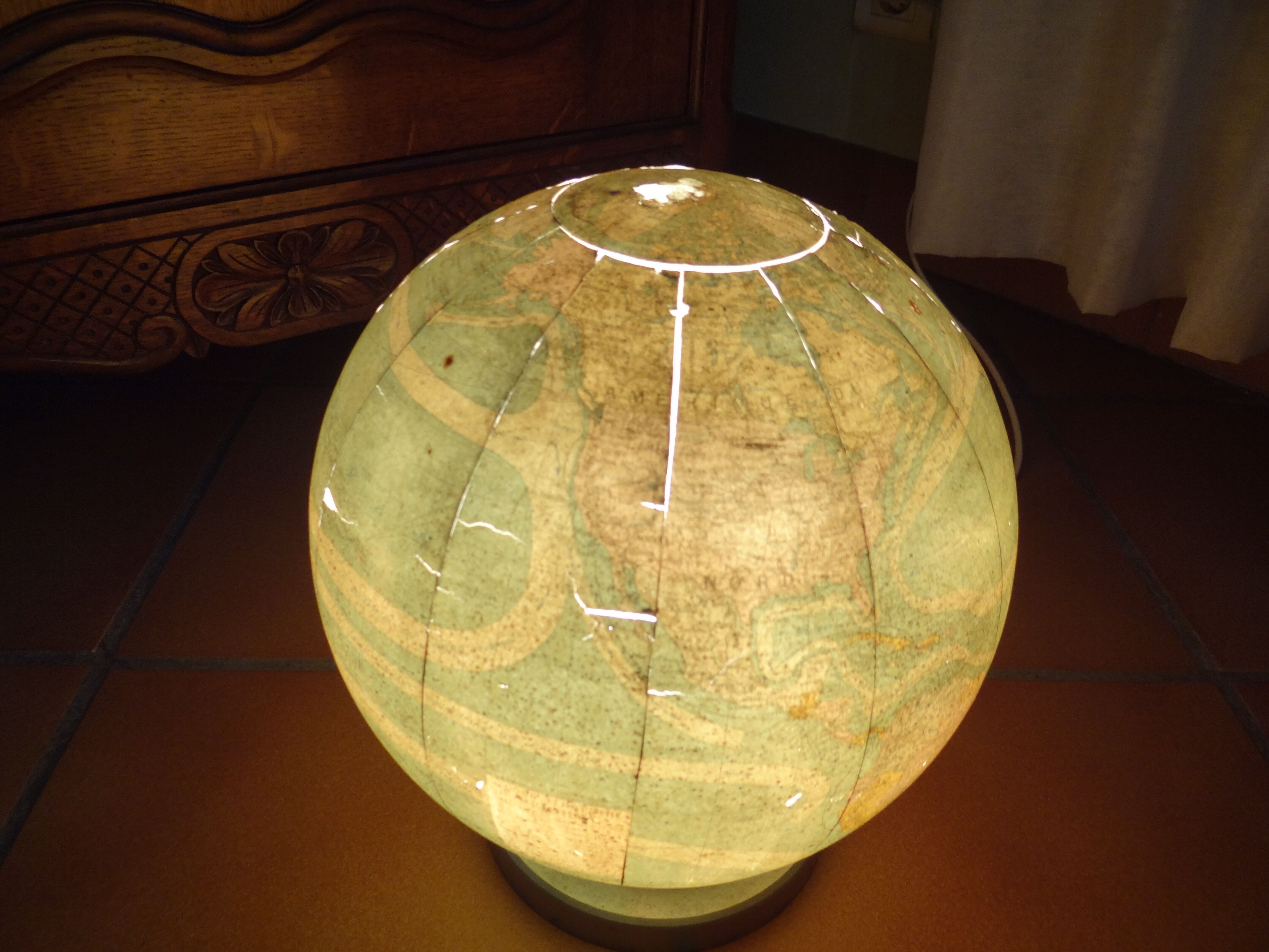 Perrina 1950 glass globe