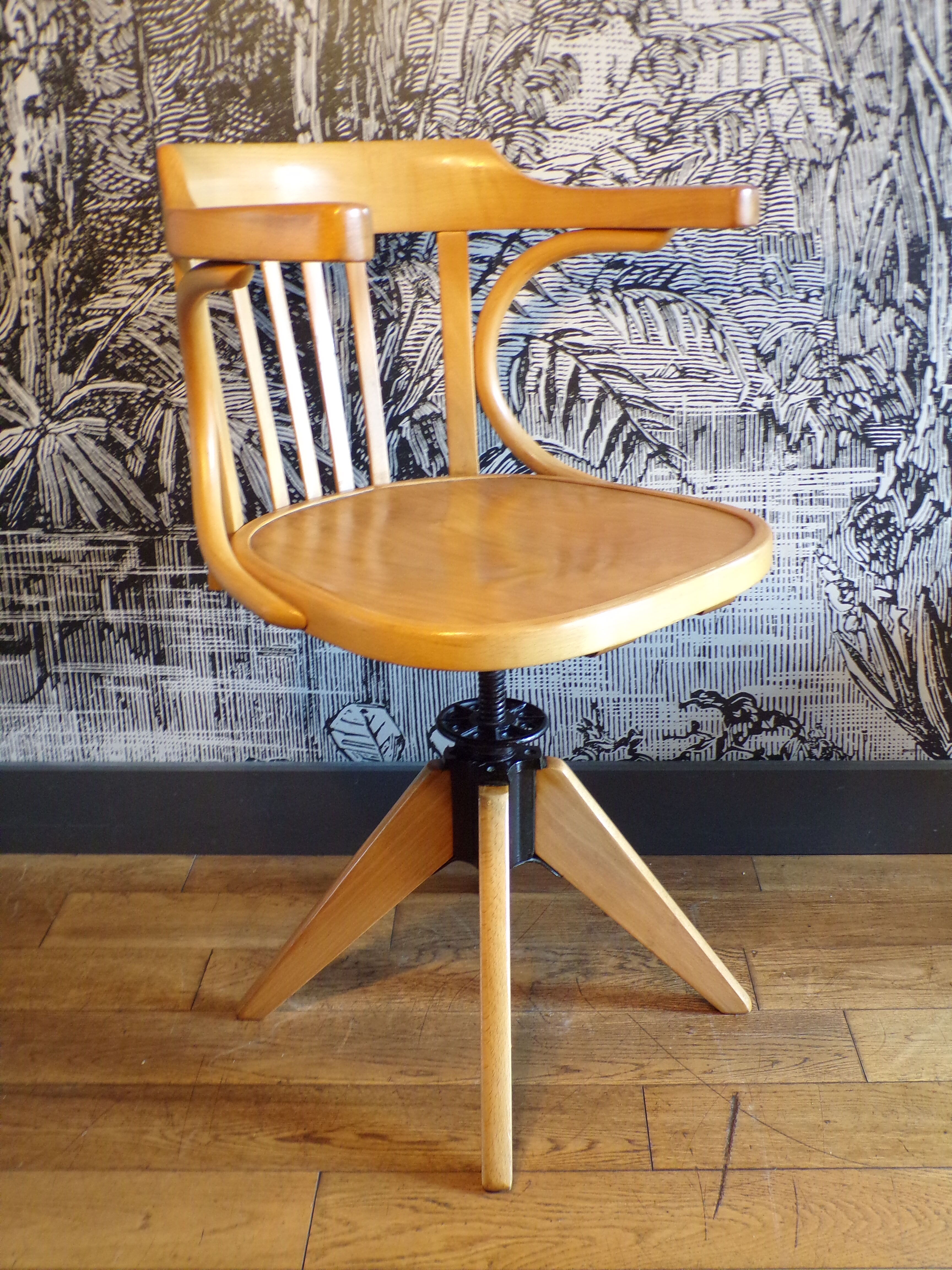 Baumann American screw armchair