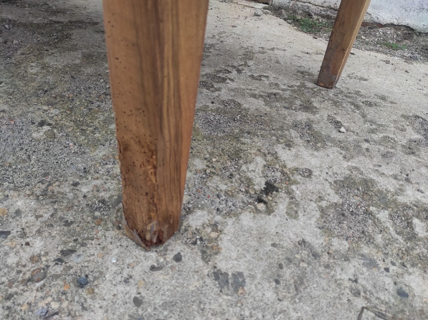 Old farmhouse table of 2x1 m and 8 places in beech and oak