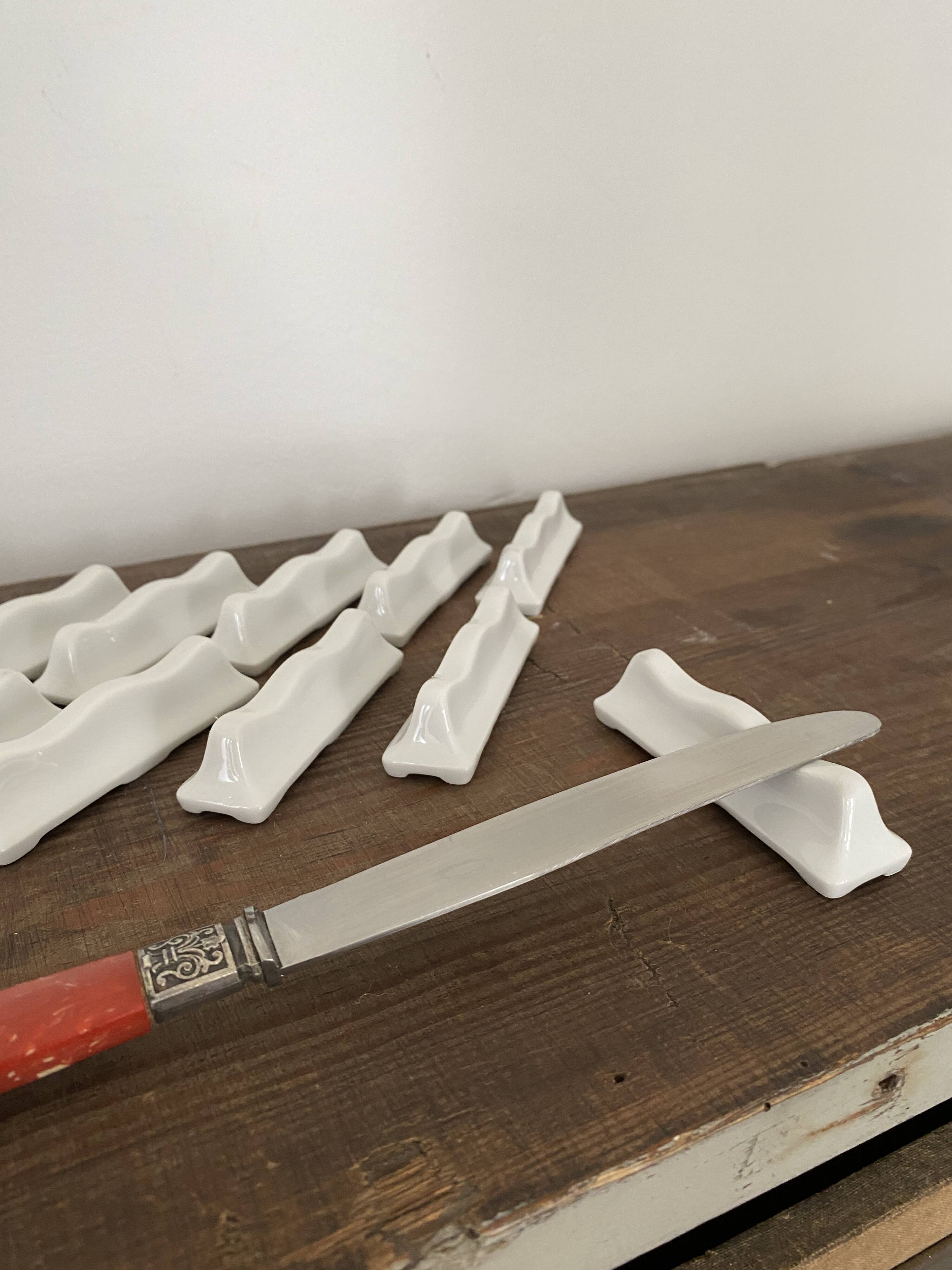 Vintage knife holders of 12, in white wave-shaped porcelain