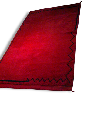 Tapis marocain rouge intensif,