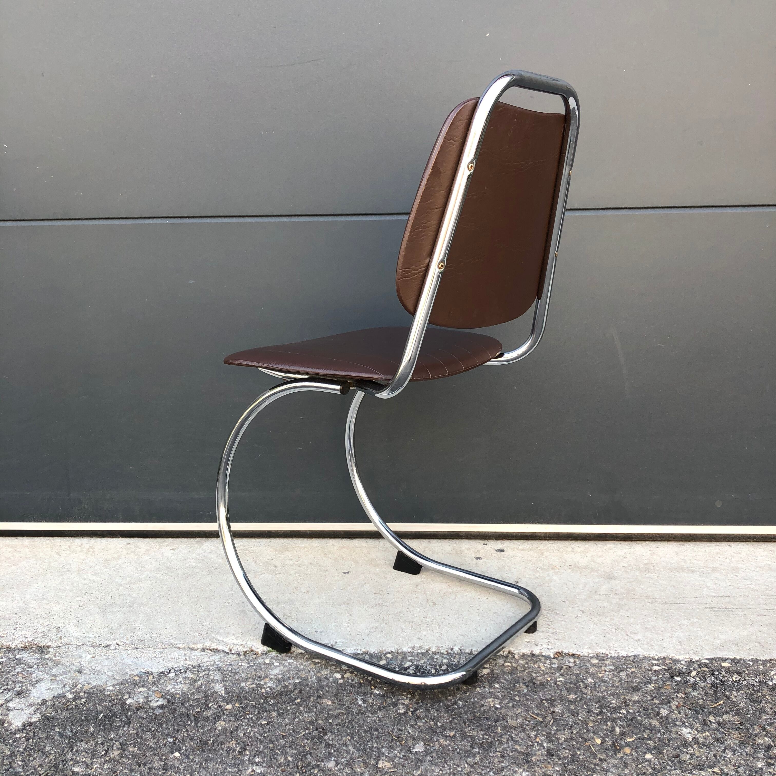 Roundtable and chairs