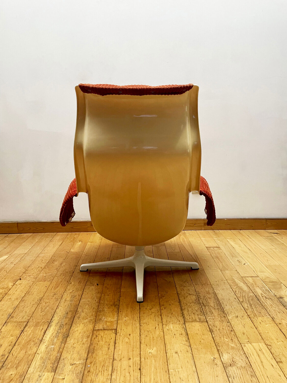 Armchair vintage/space age 70s