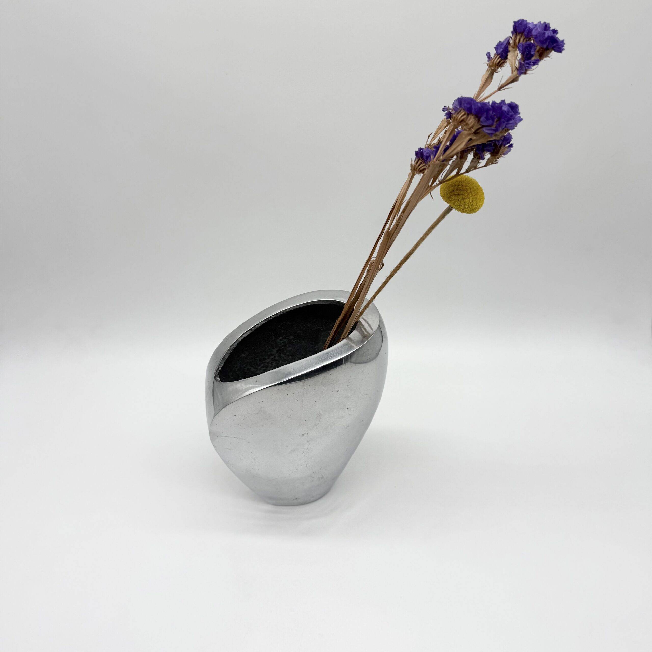 Sculptural vase in polished aluminium – 1980s