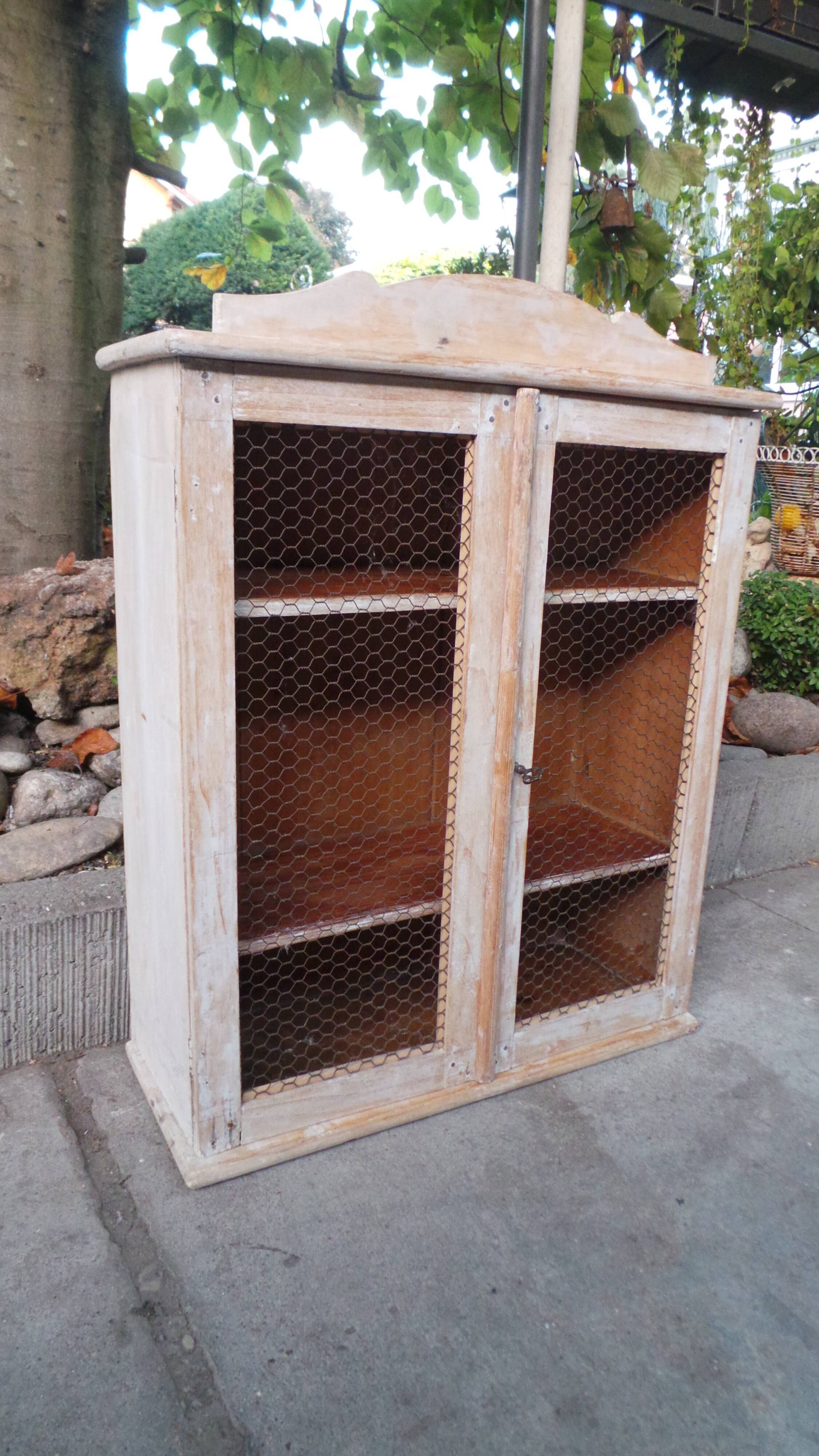 Screened medicine cabinet