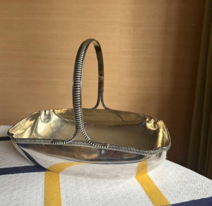 Very beautiful bread/fruit basket Silver hallmarked style basket