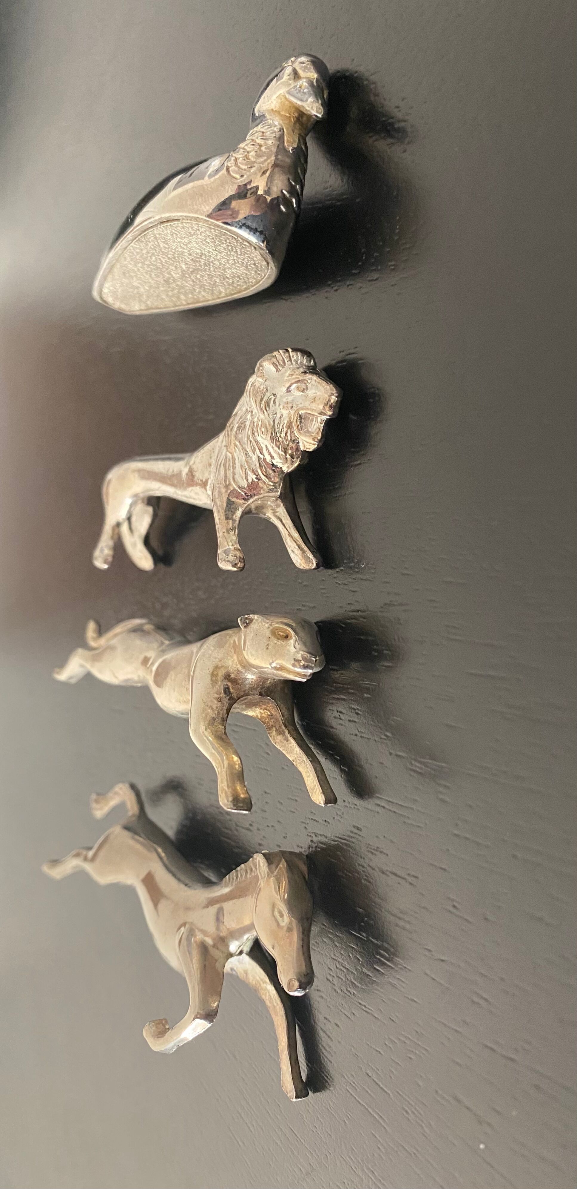 8 metal knife holders, animal