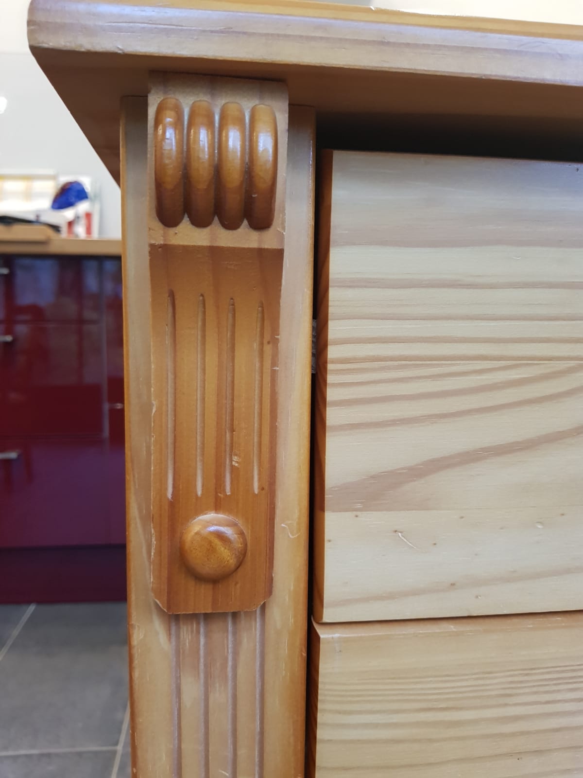Pine chest of drawers