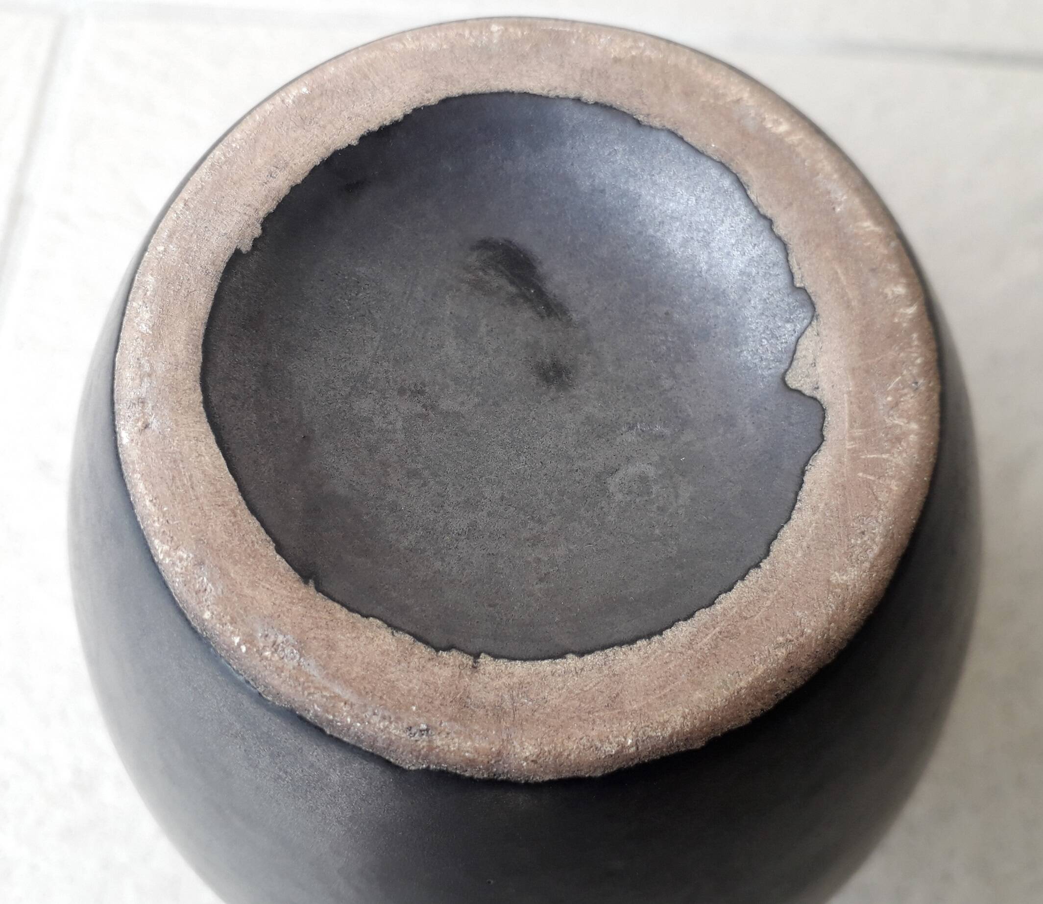 Two-tone ceramic jug