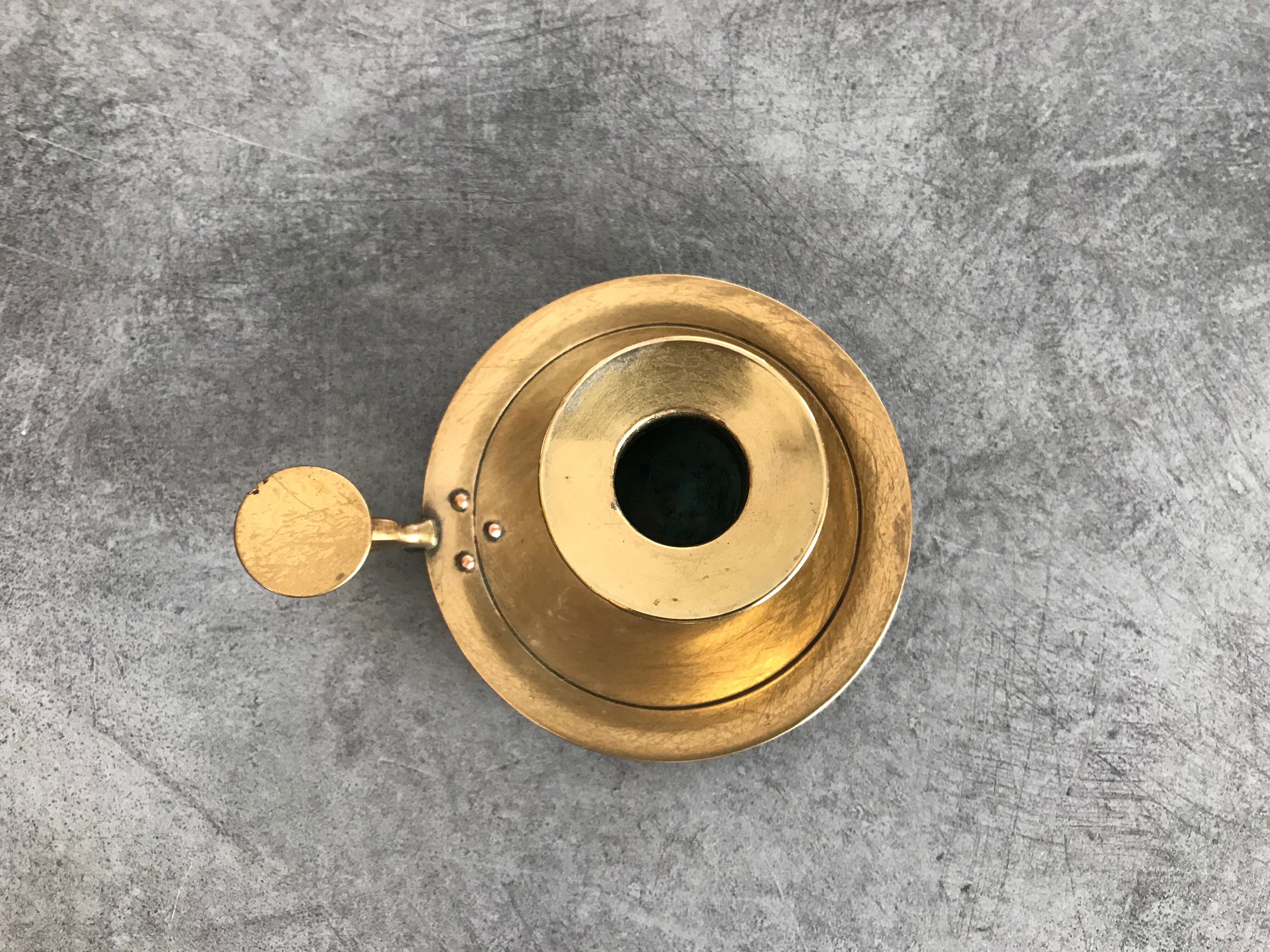 Hand candlestick in massive brasse