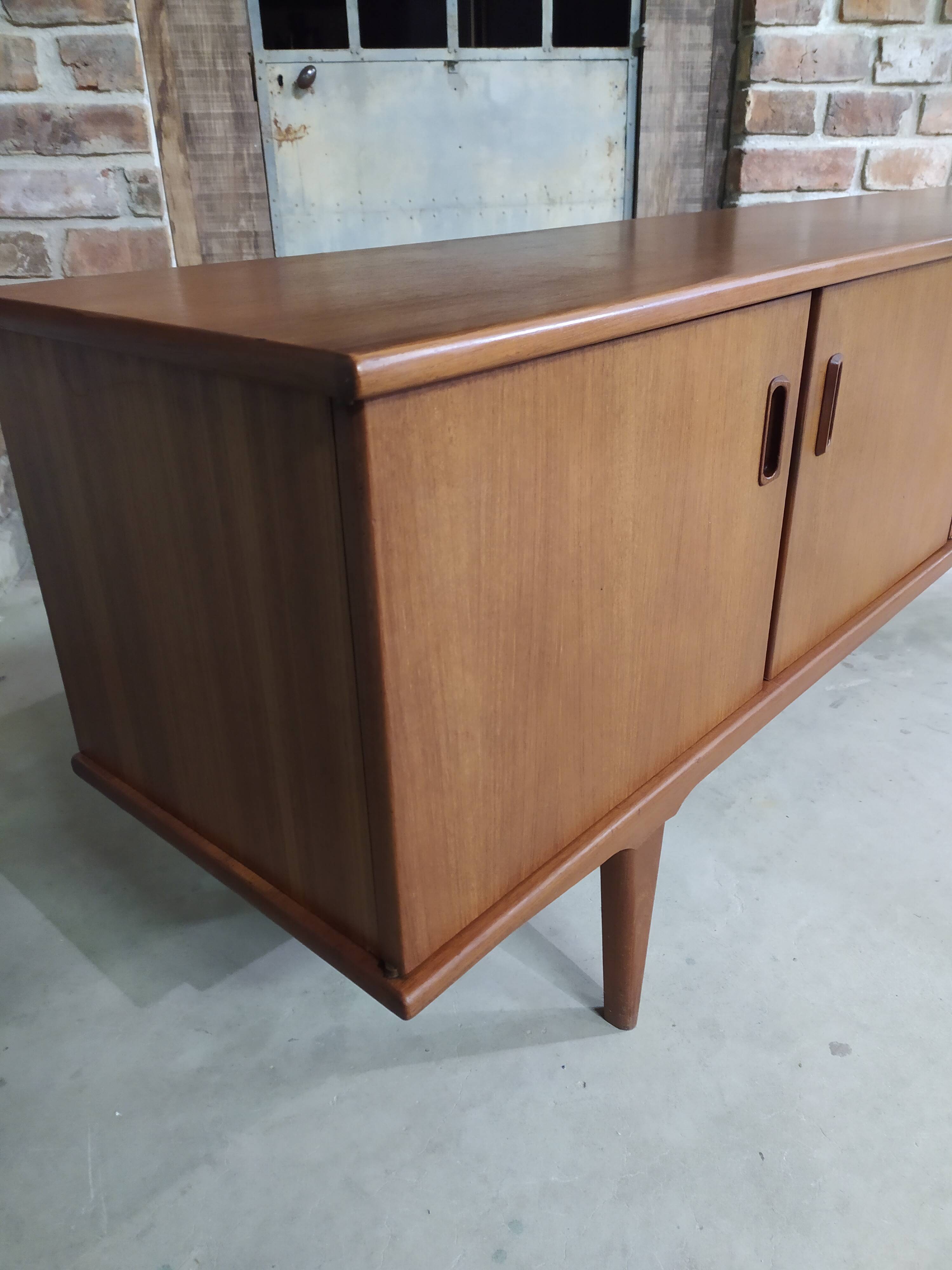 Teak enfilade