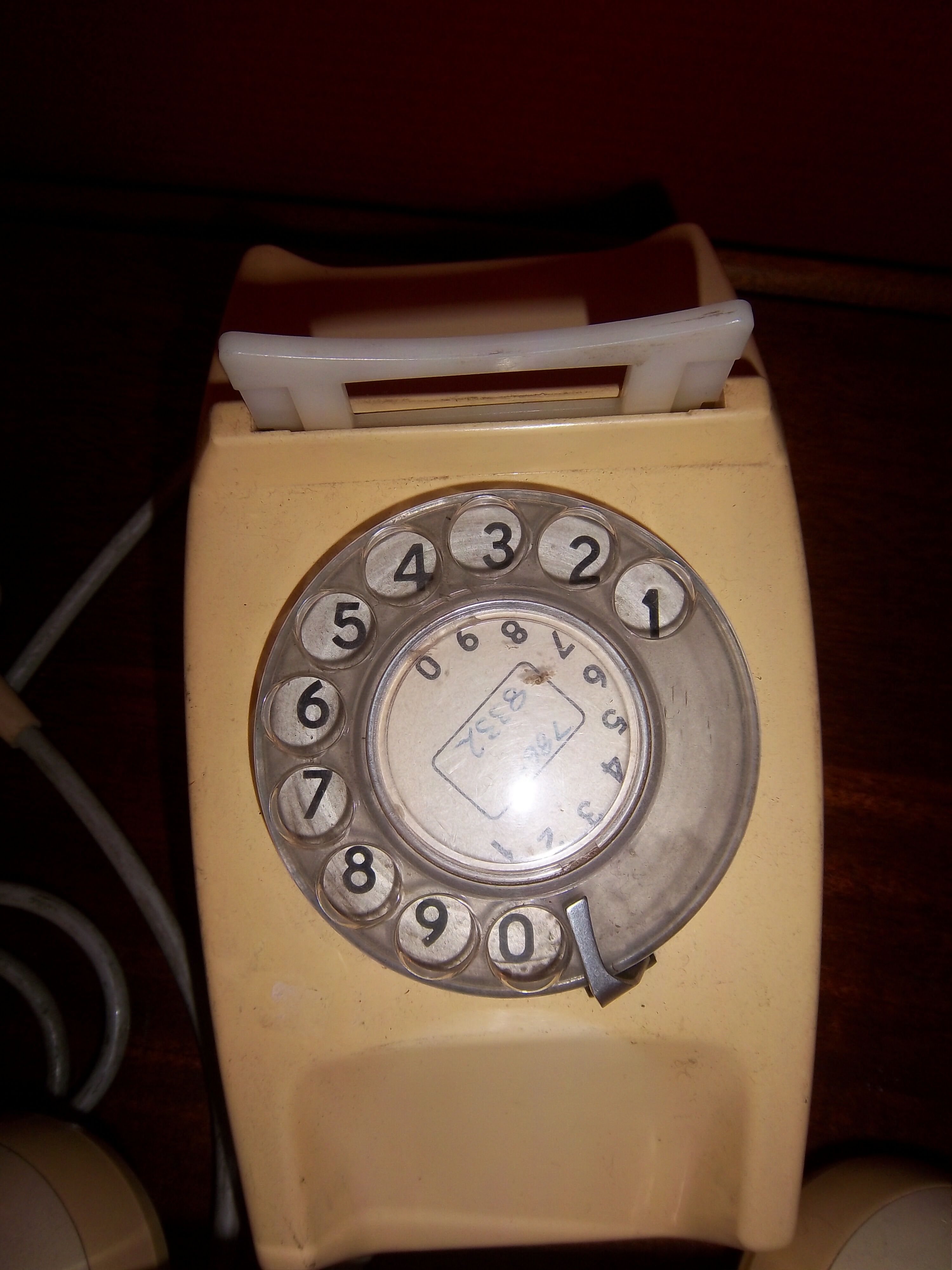 White English 1960/65 bakelite telephone