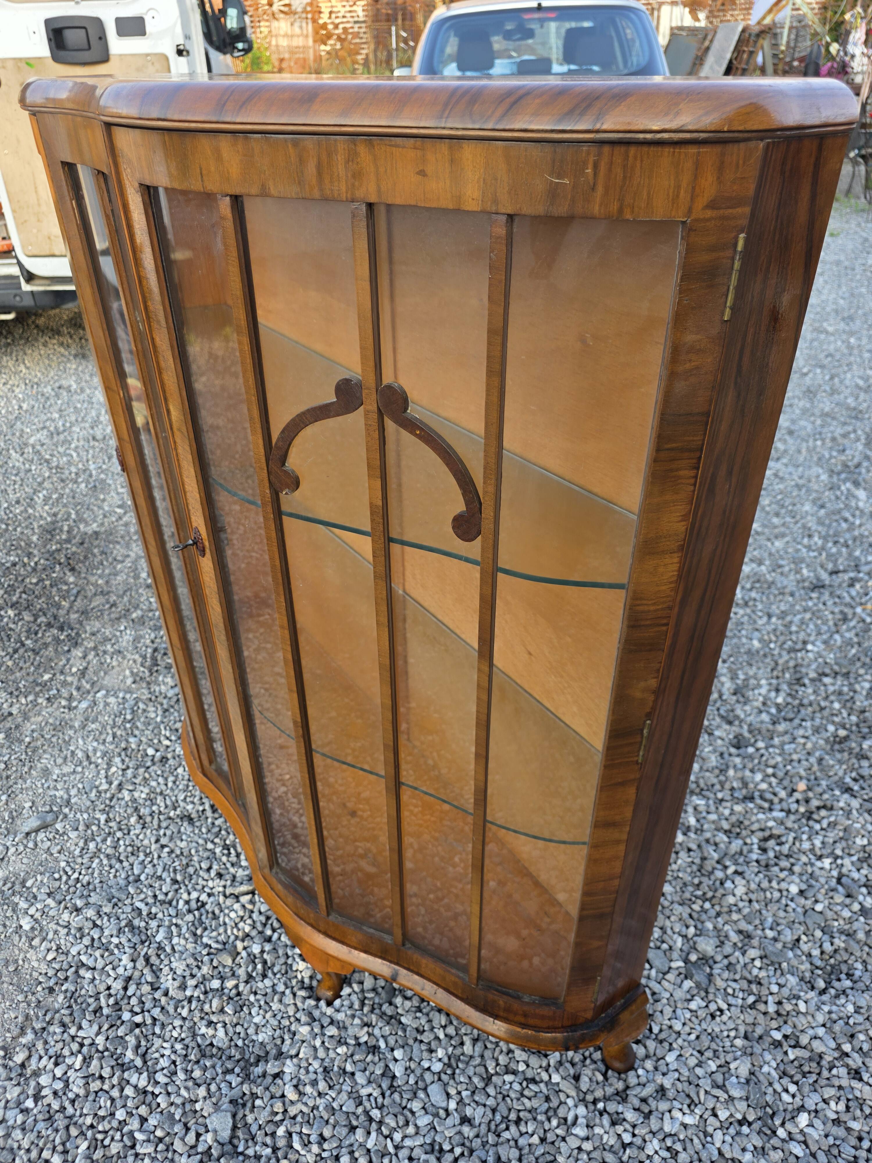 Art Deco display cabinet in walnut from the 1930s.