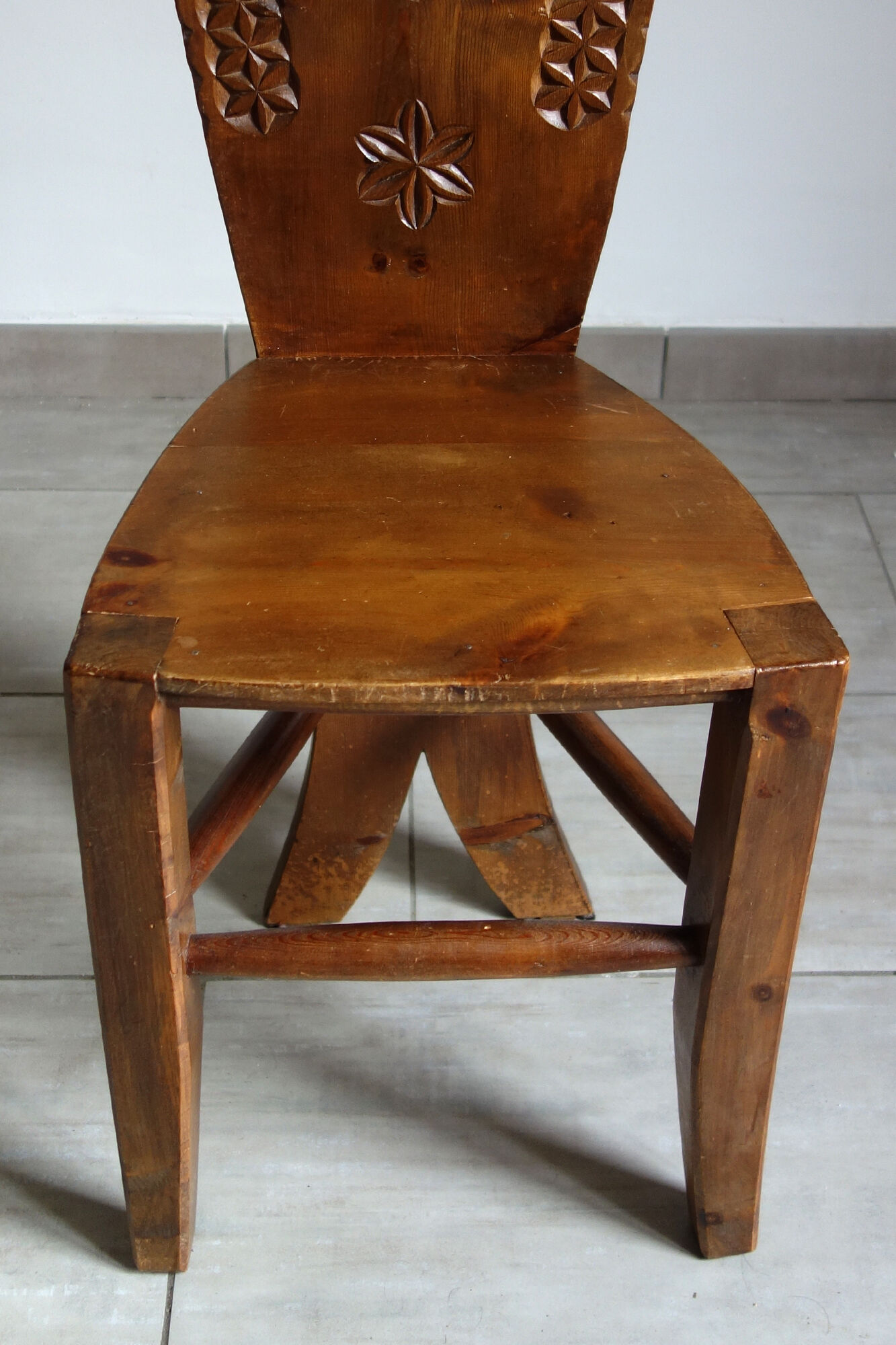 Chair folk art Queyras