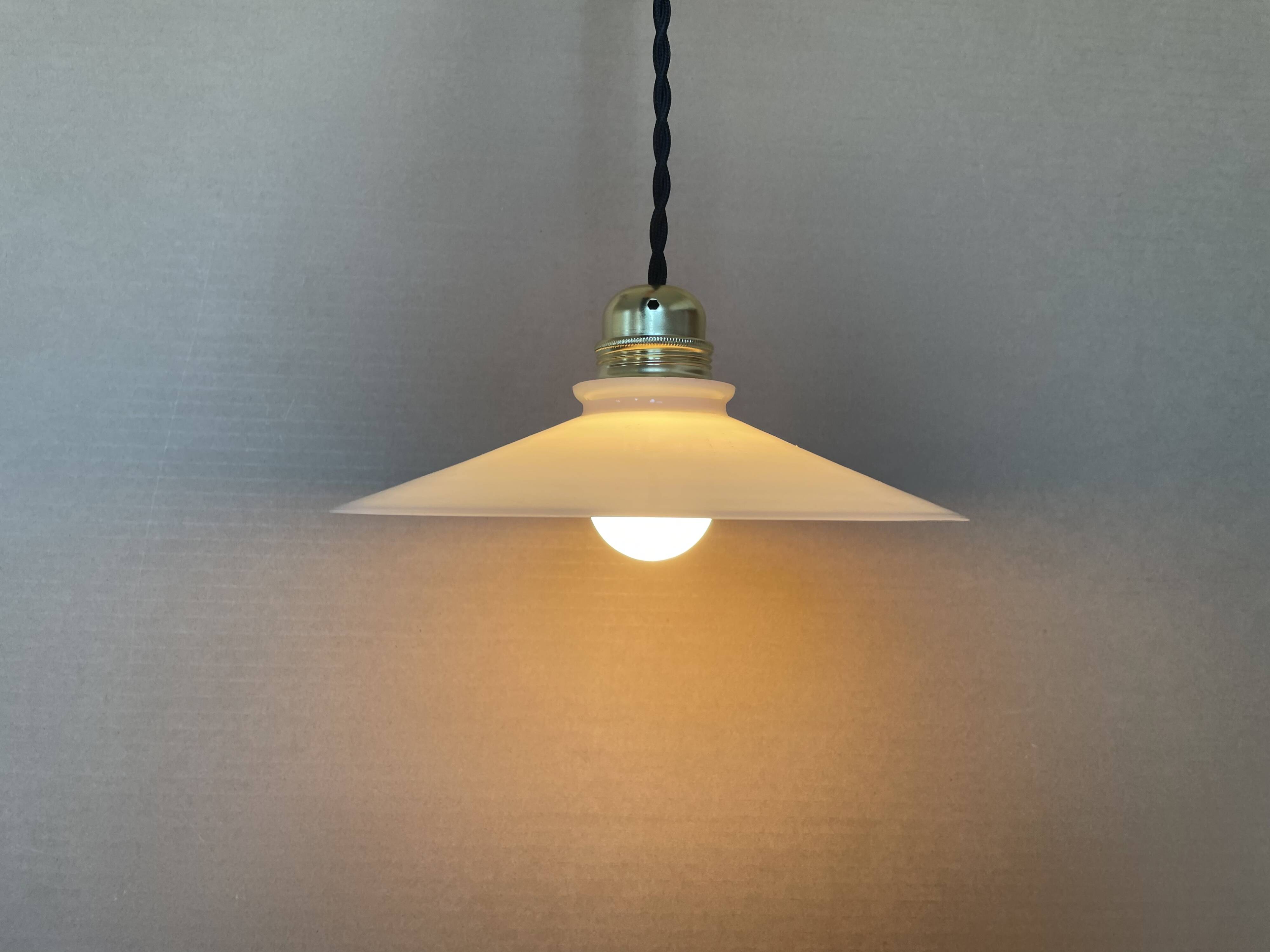 Old opaline suspension D21cm