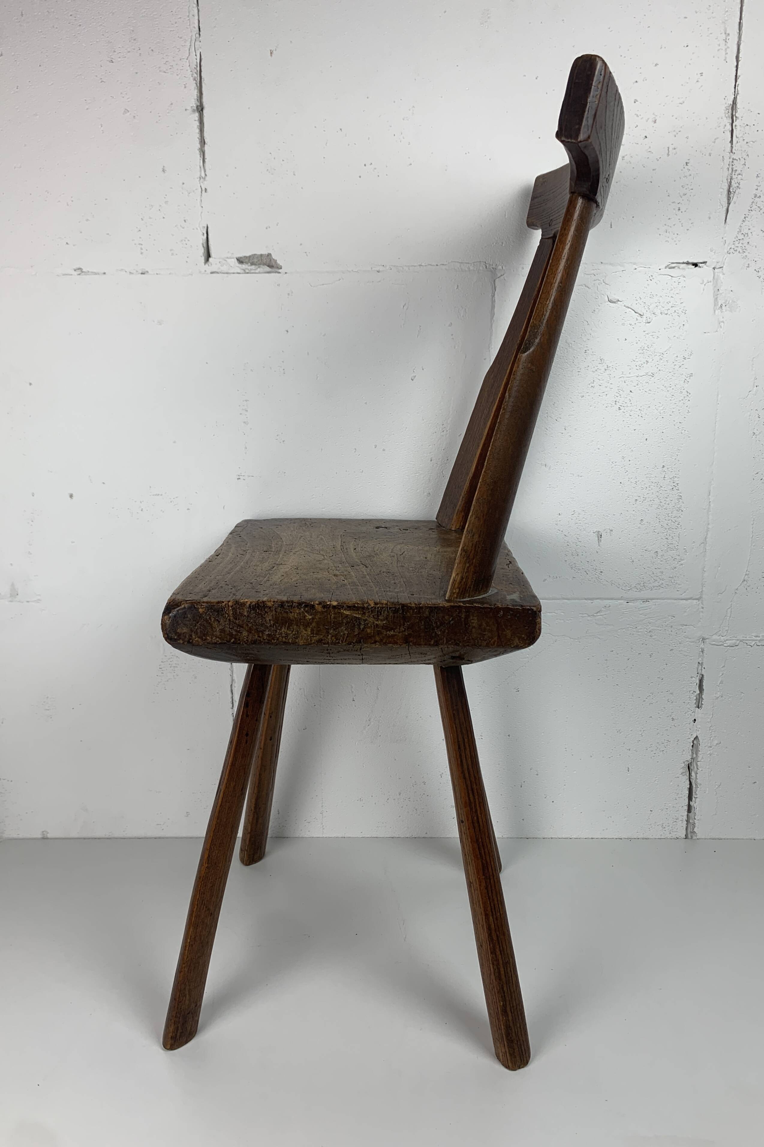 Chaise d'appoint brutaliste artisanale antique fabriquée à la main, style ferme néerlandais