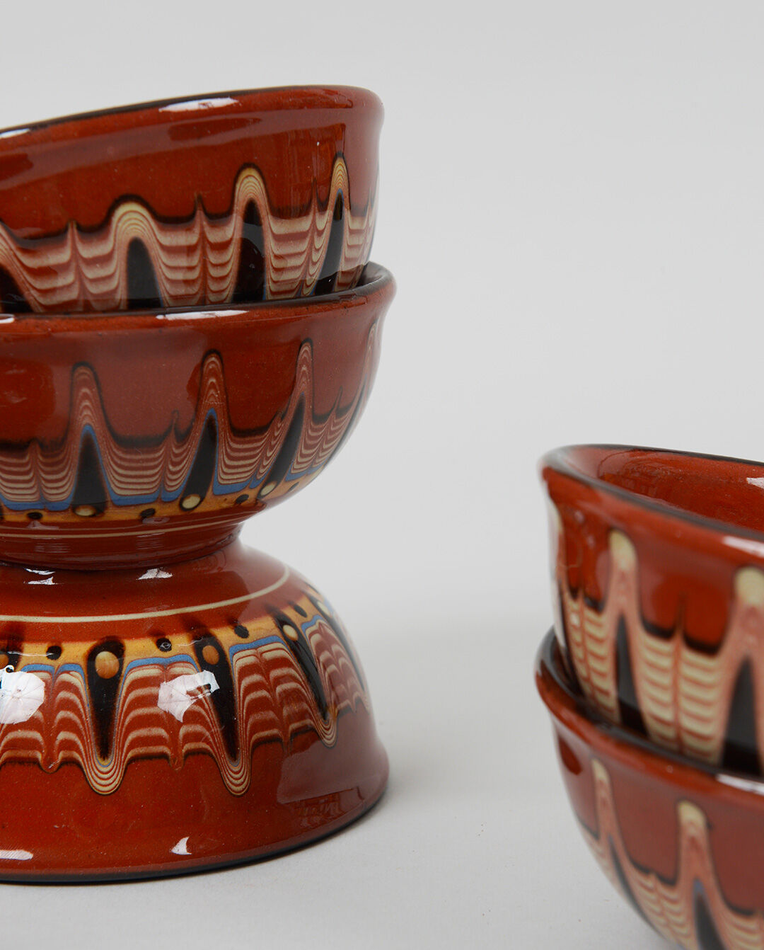 Enamelled ceramic bowls