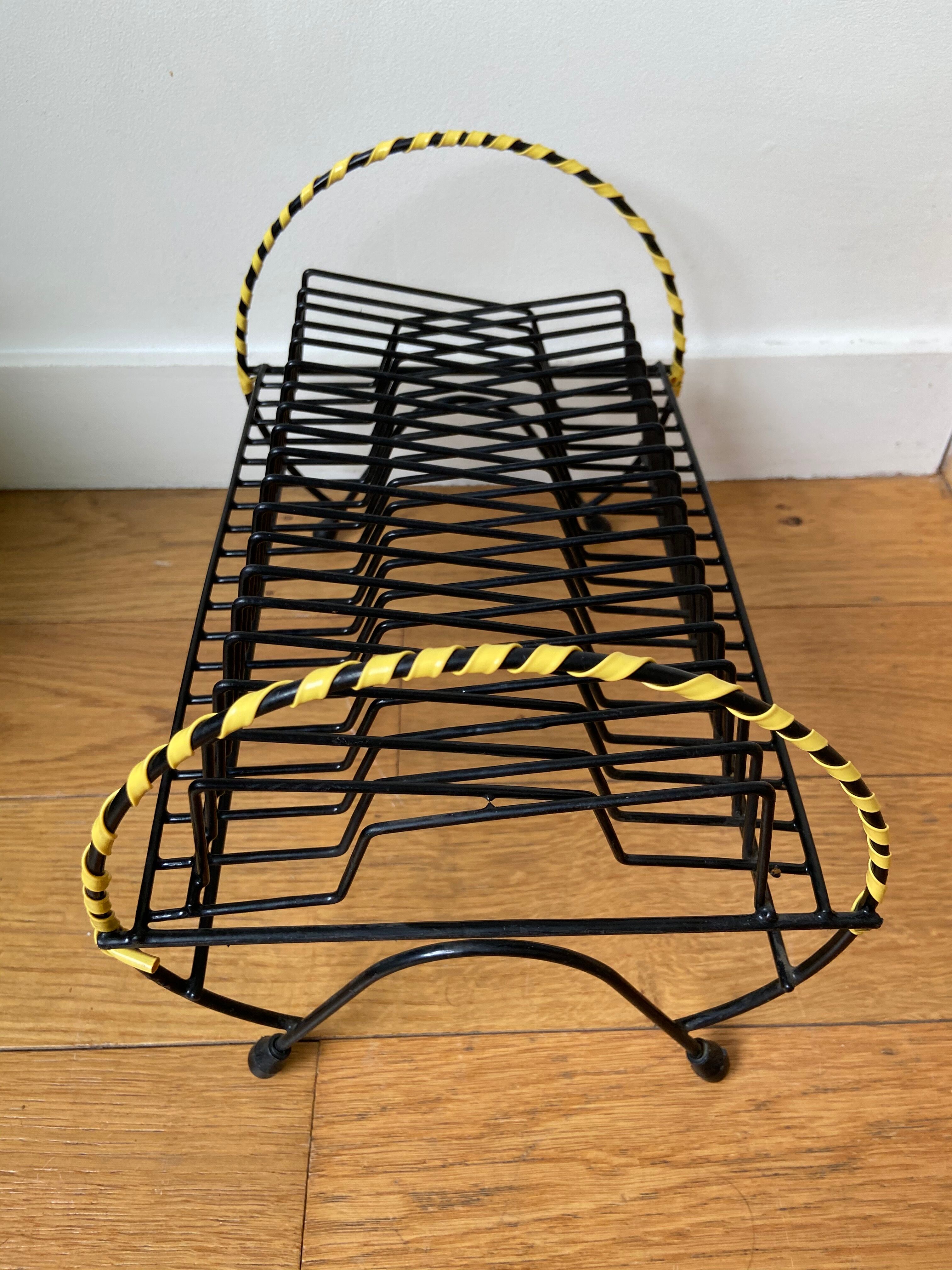 Black metal and scoubidou vinyl holders