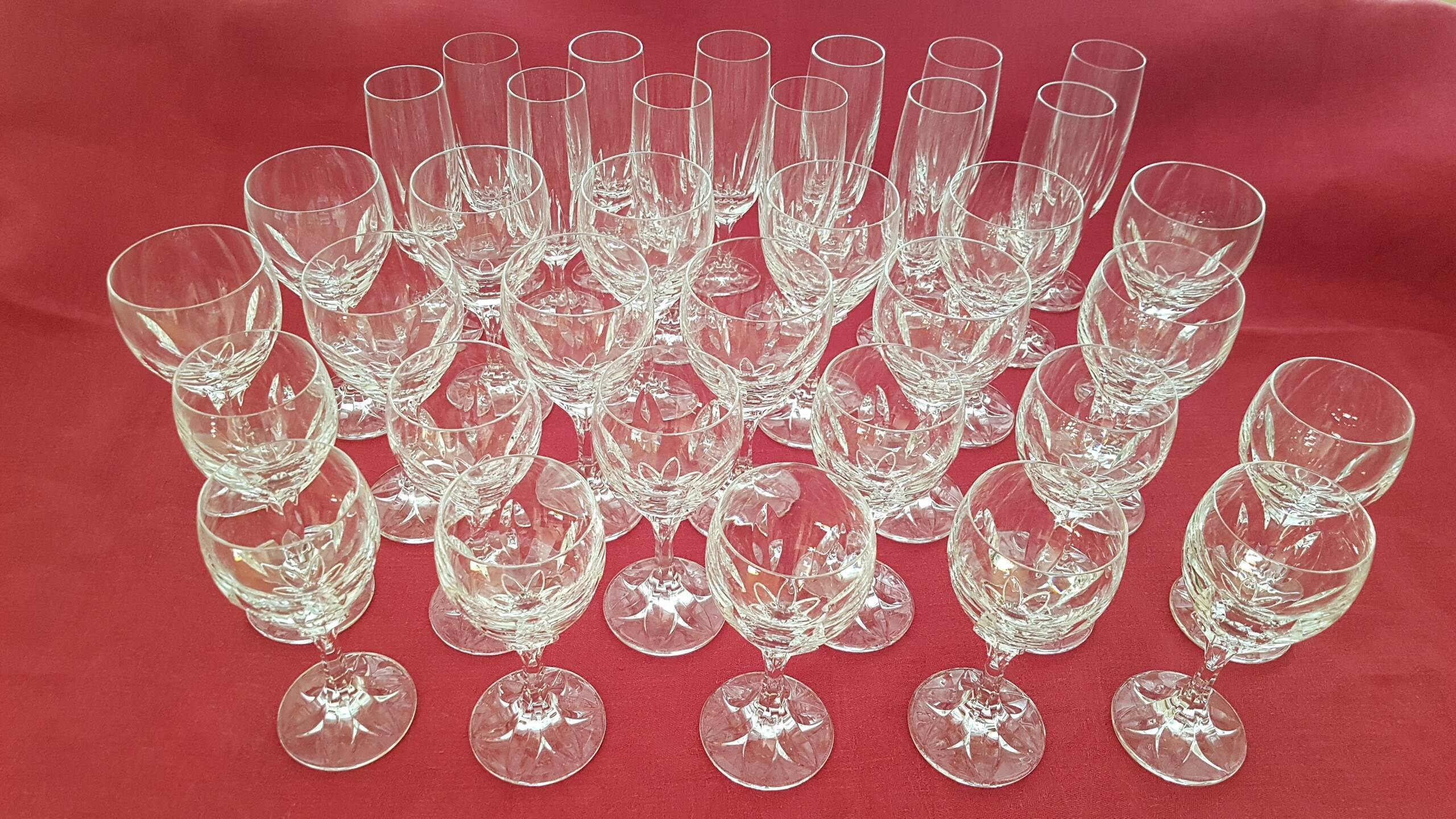Service of Villeroy crystal glasses and Boch Tulip model