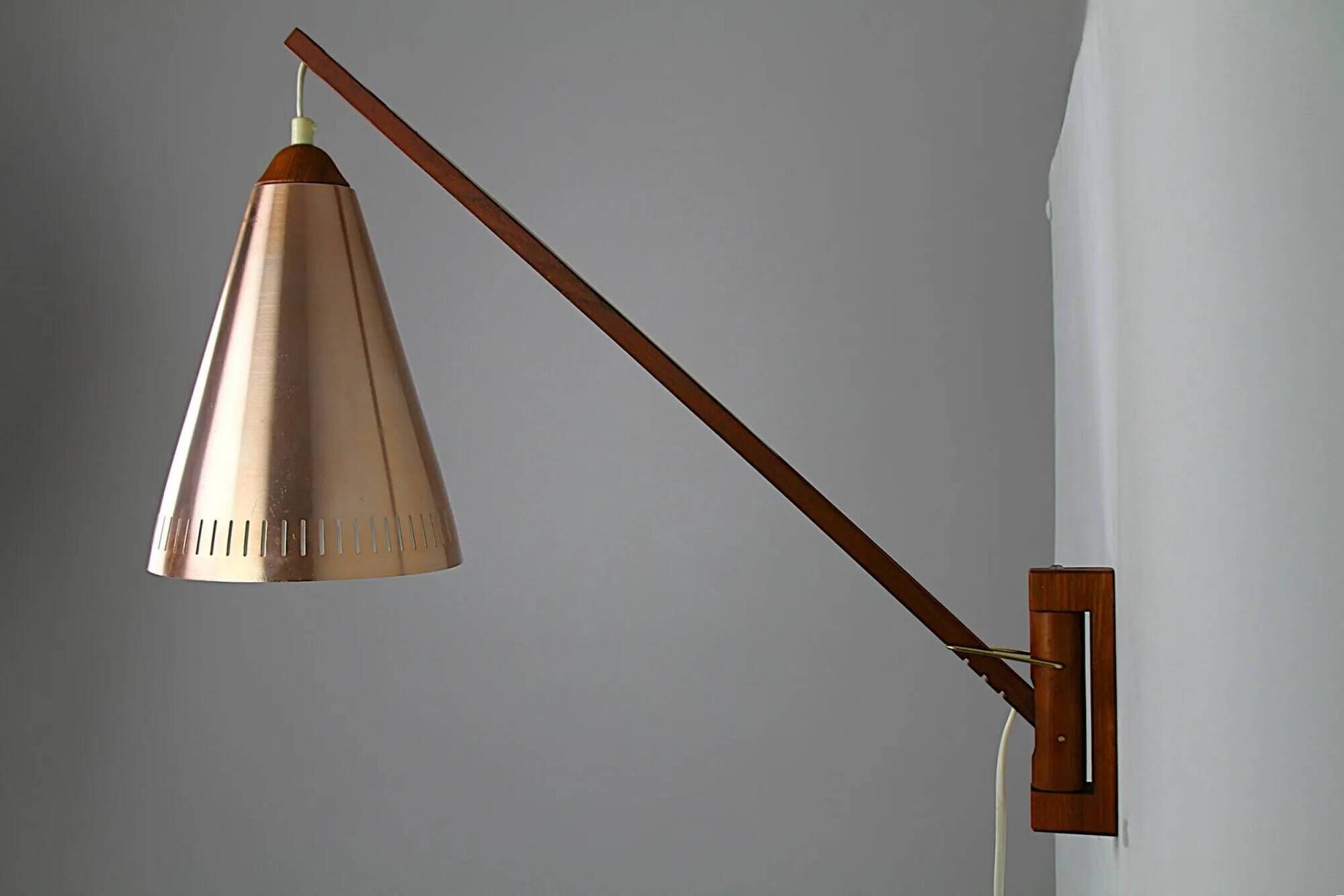 Uno & Östen Kristiansson for Luxus Vittsjö — Teak & Copper Wall Lamp, Sweden, 1960s