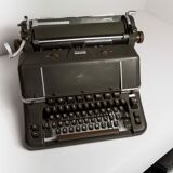 Hermes ambassador typewriter, 1952