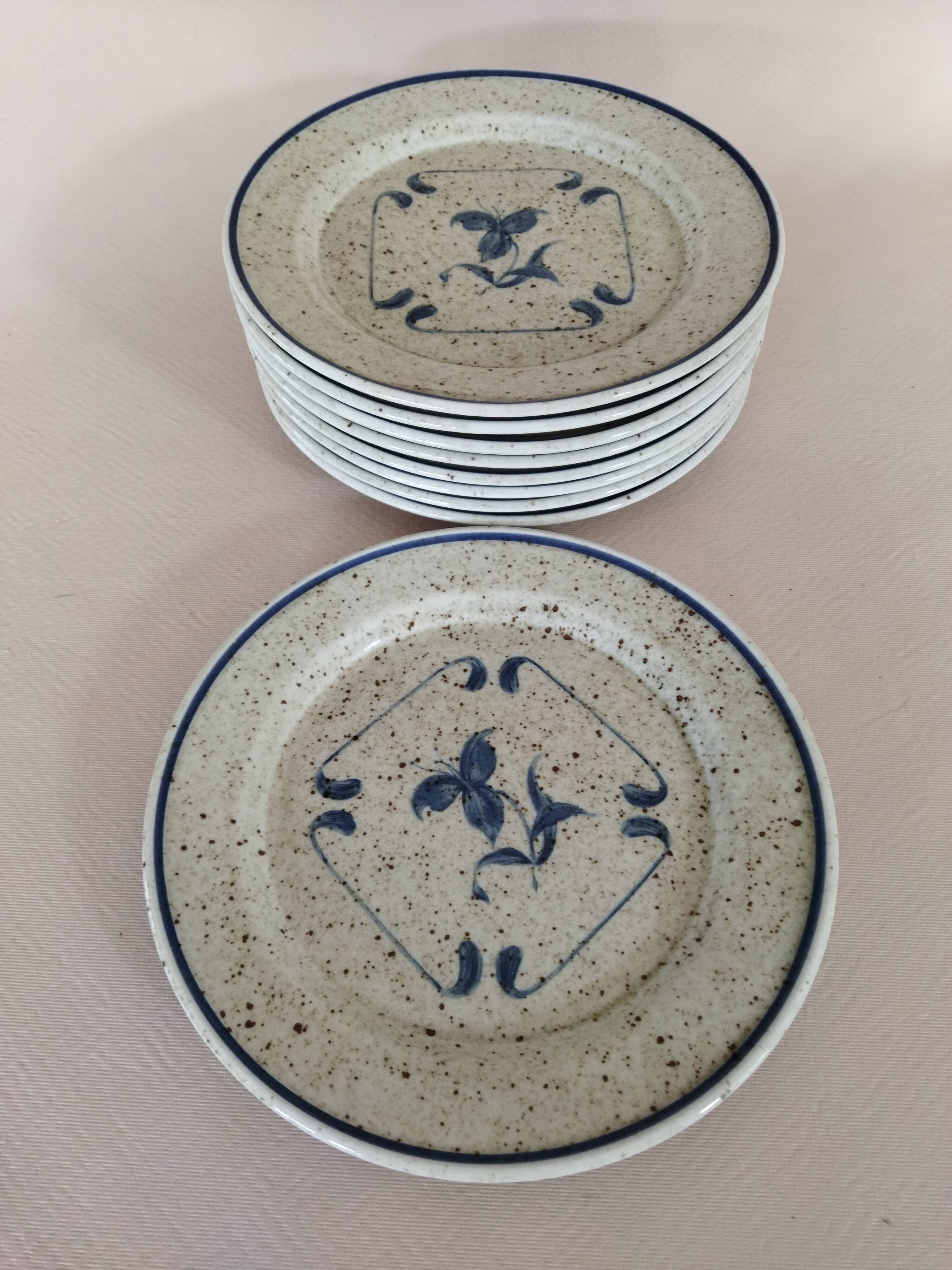 9 assiettes à dessert en porcelaine de Sologne