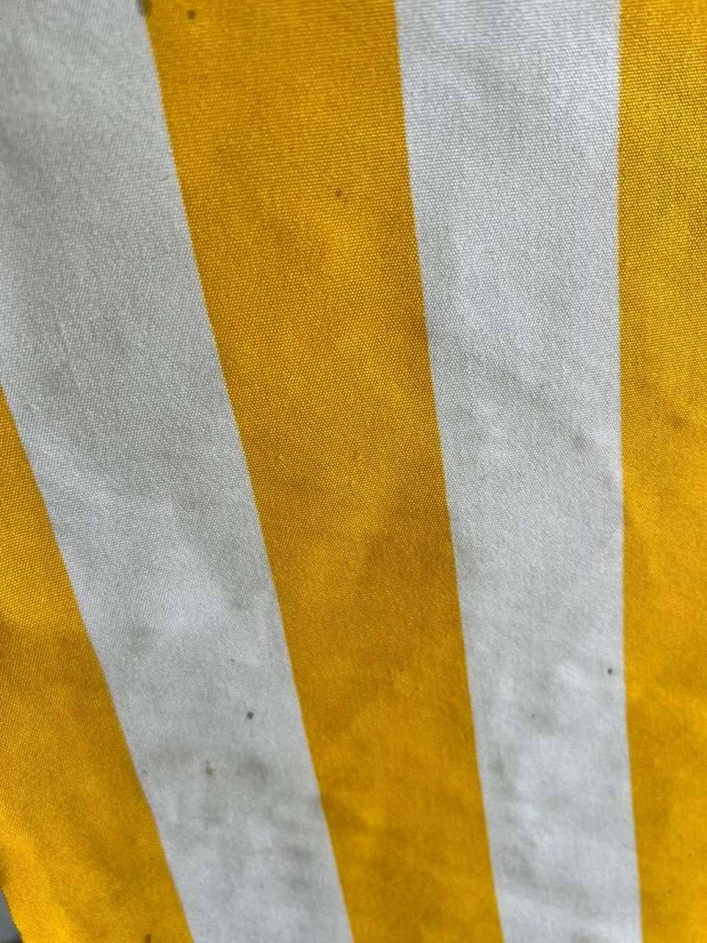 Set of 2 vintage folding beach lounge/beach chairs