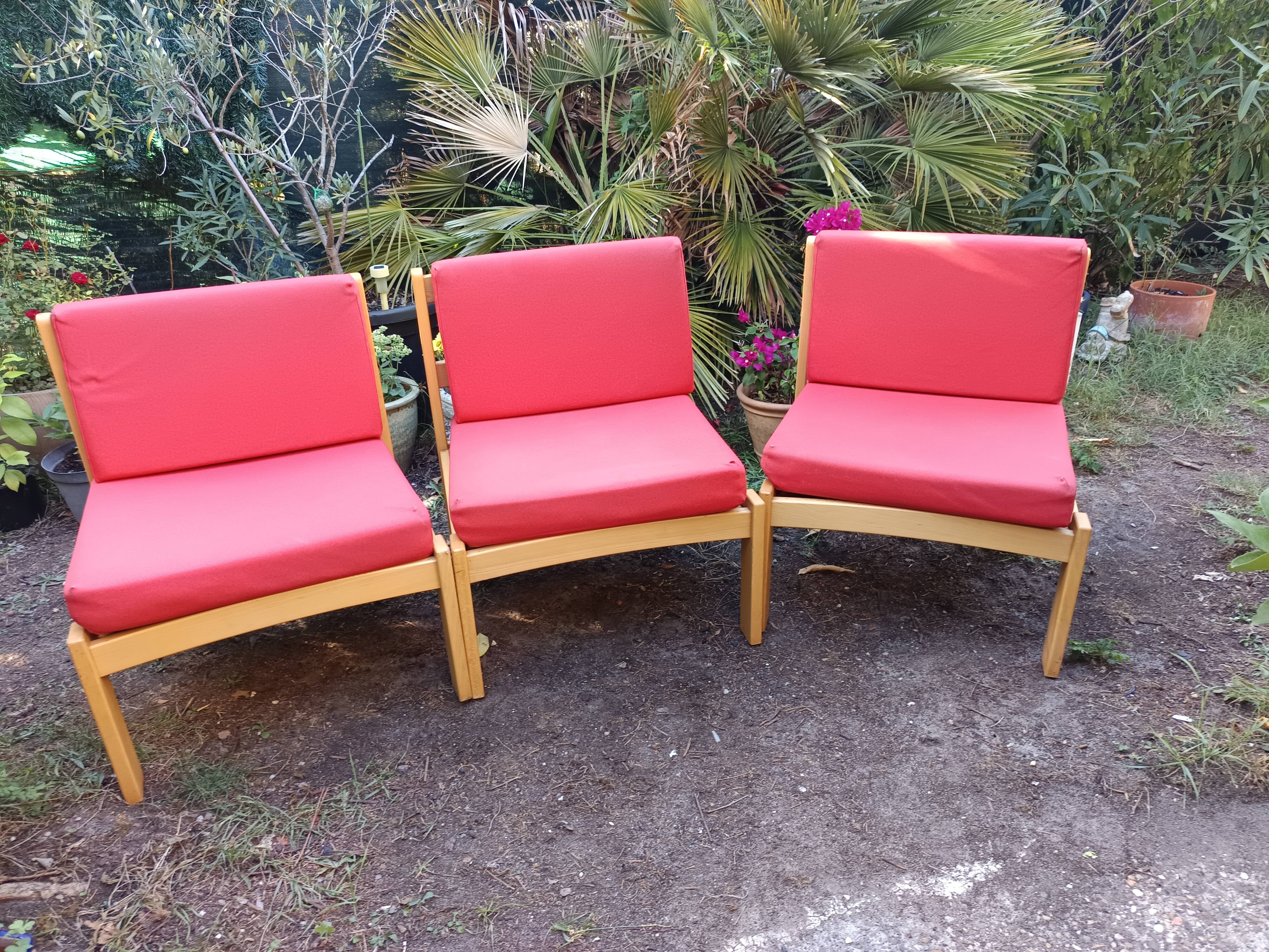 Set of 3 vintage armchairs from the 60s/70s – light wood and red faux leather.