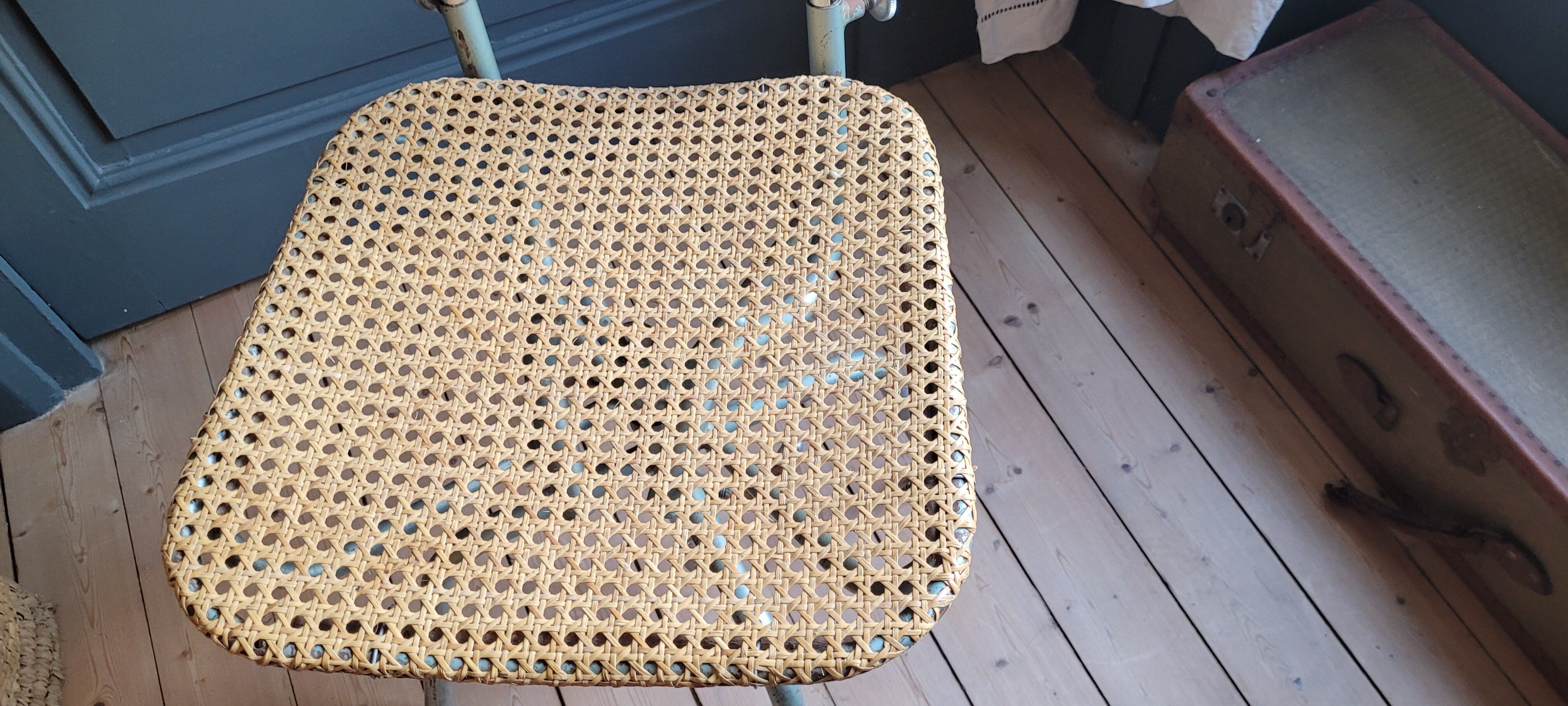 Swivel architect's chair