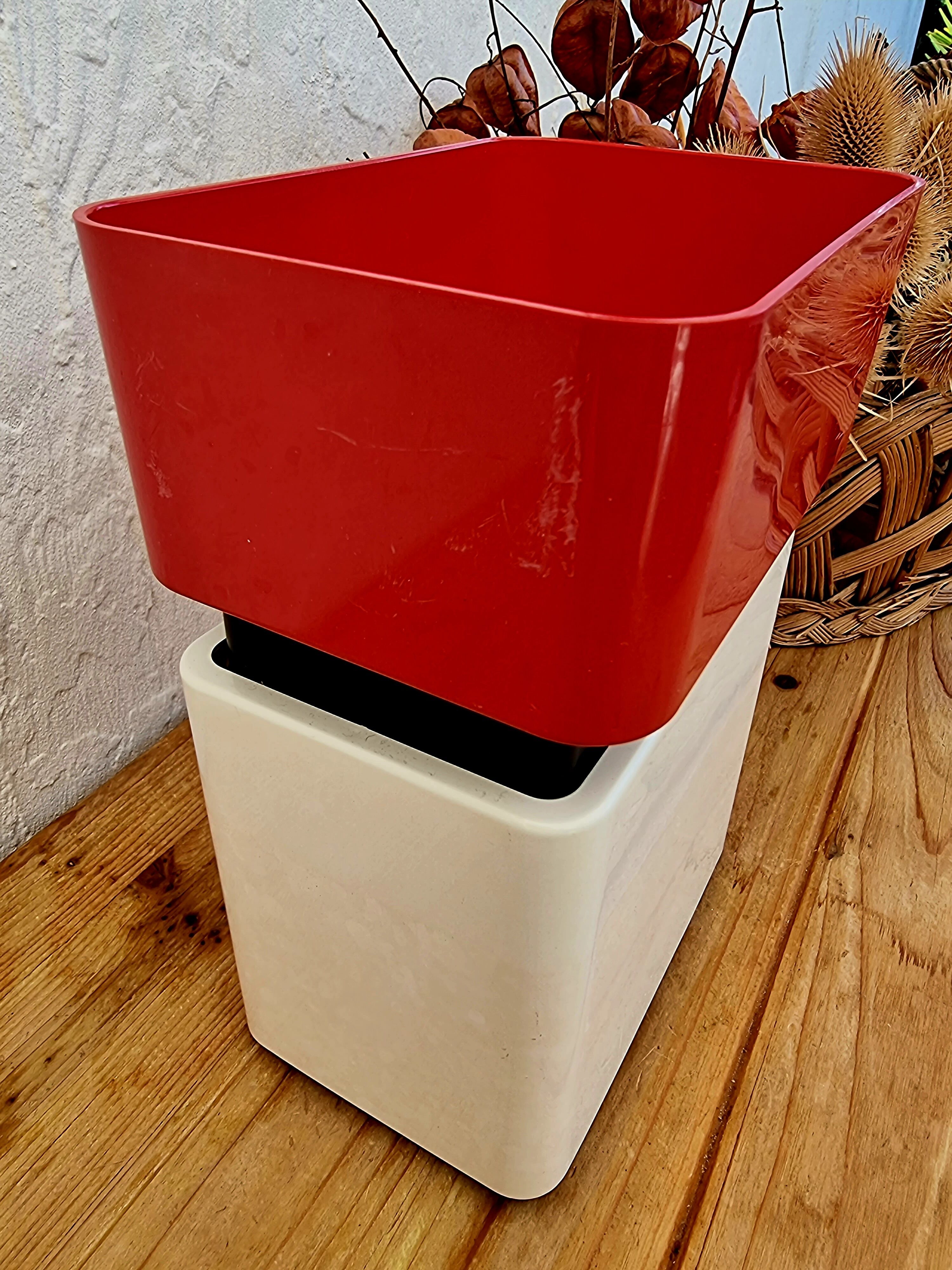 Vintage red terraillon scale