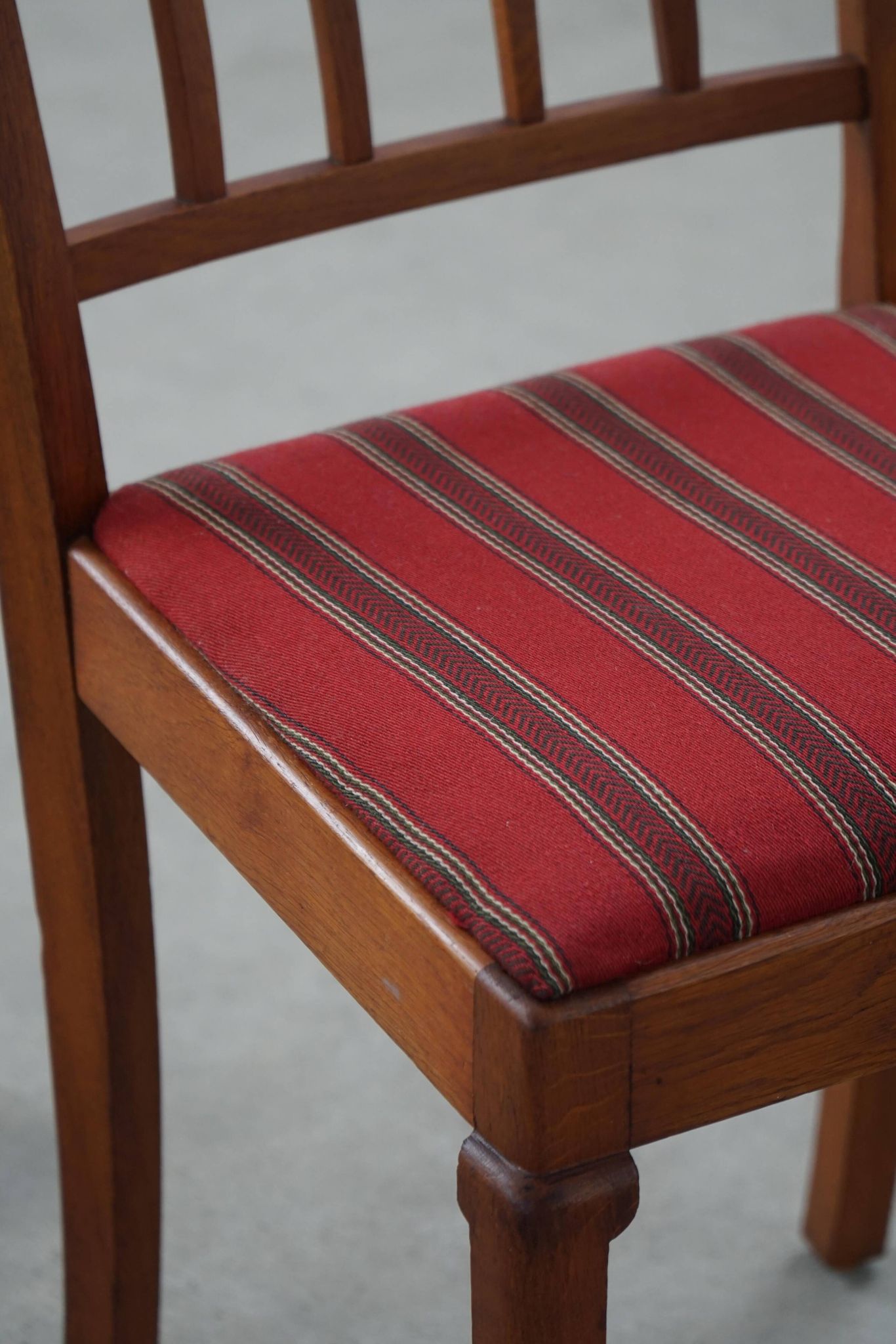 Set of 6 modern classic Danish dining chairs, oak with upholstered seats, 1950s.
