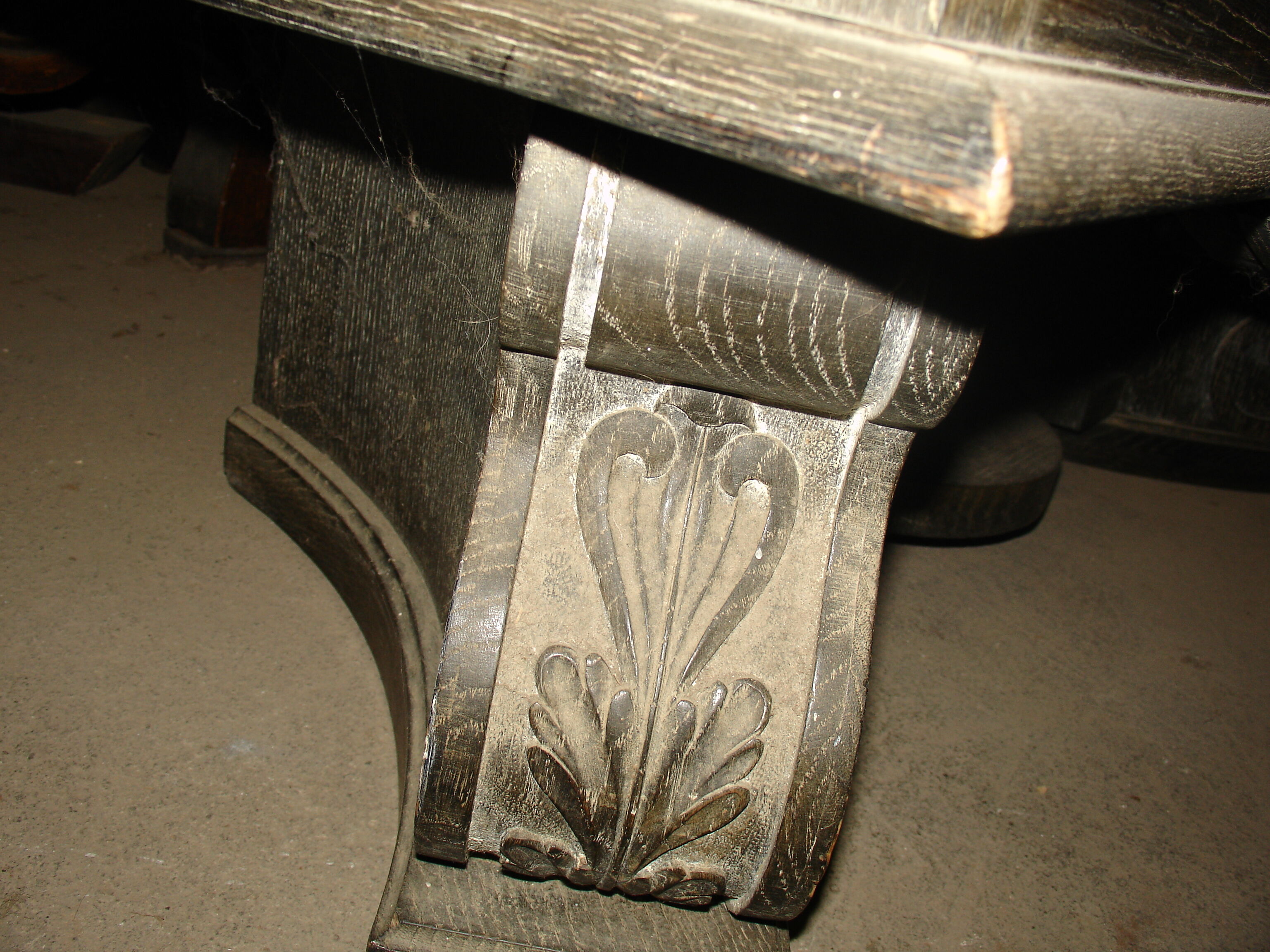 Argentier - Bar des années 40 en chêne noir céruse blanche d'origine