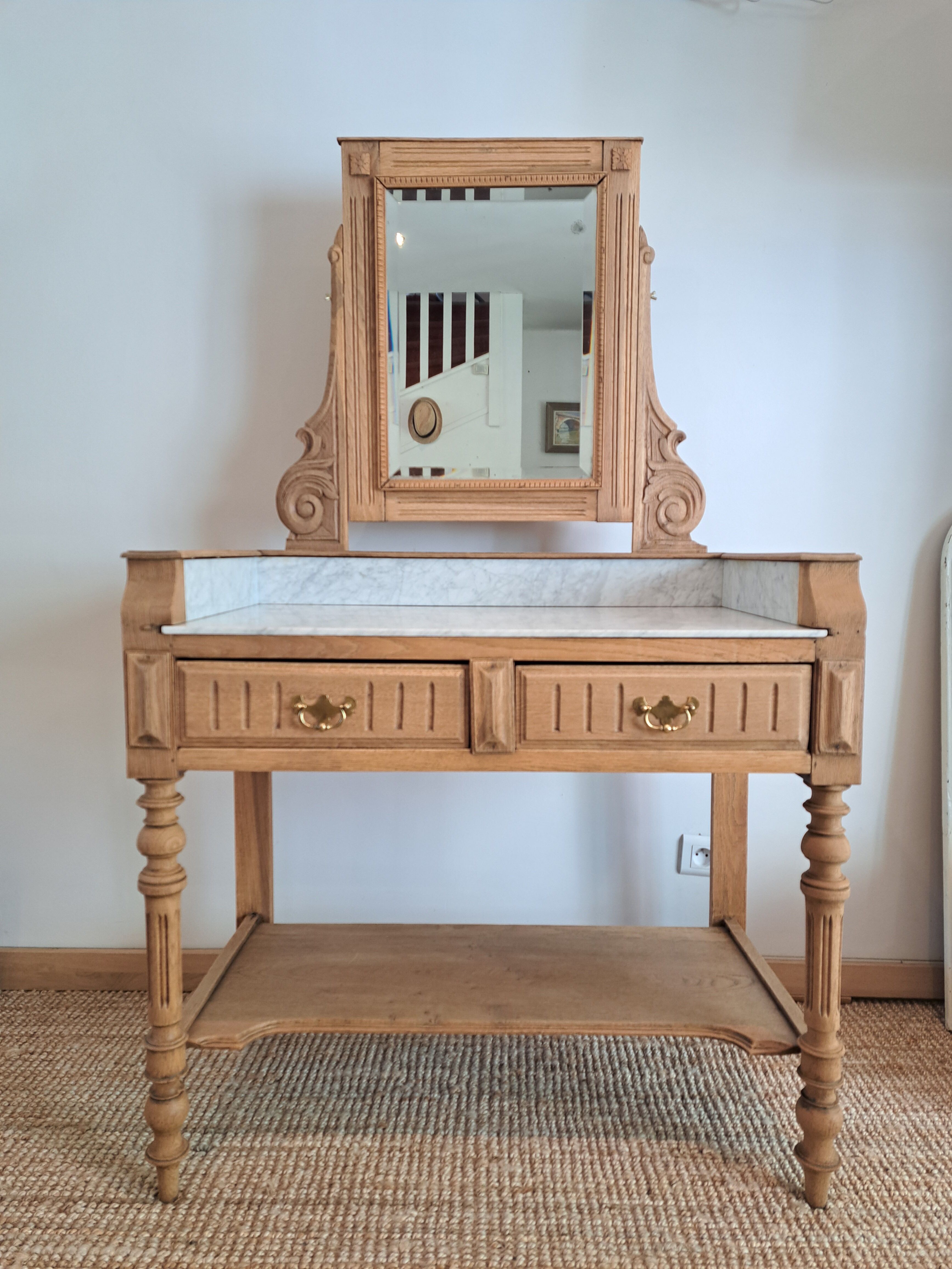 Bathroom cabinet with marble top in Henri II style