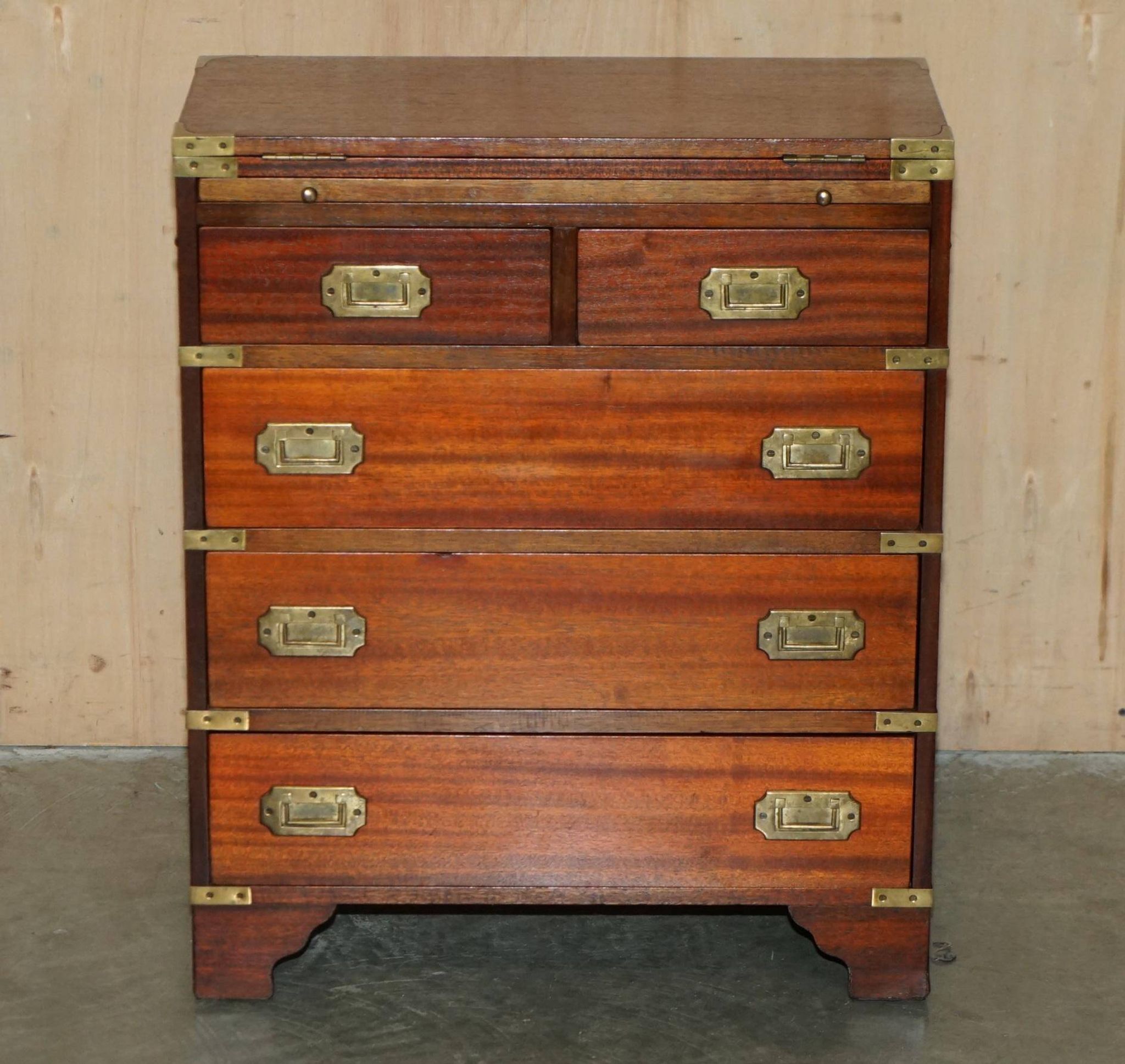 Commode militaire vintage avec plateau coulissant et dessus extensible