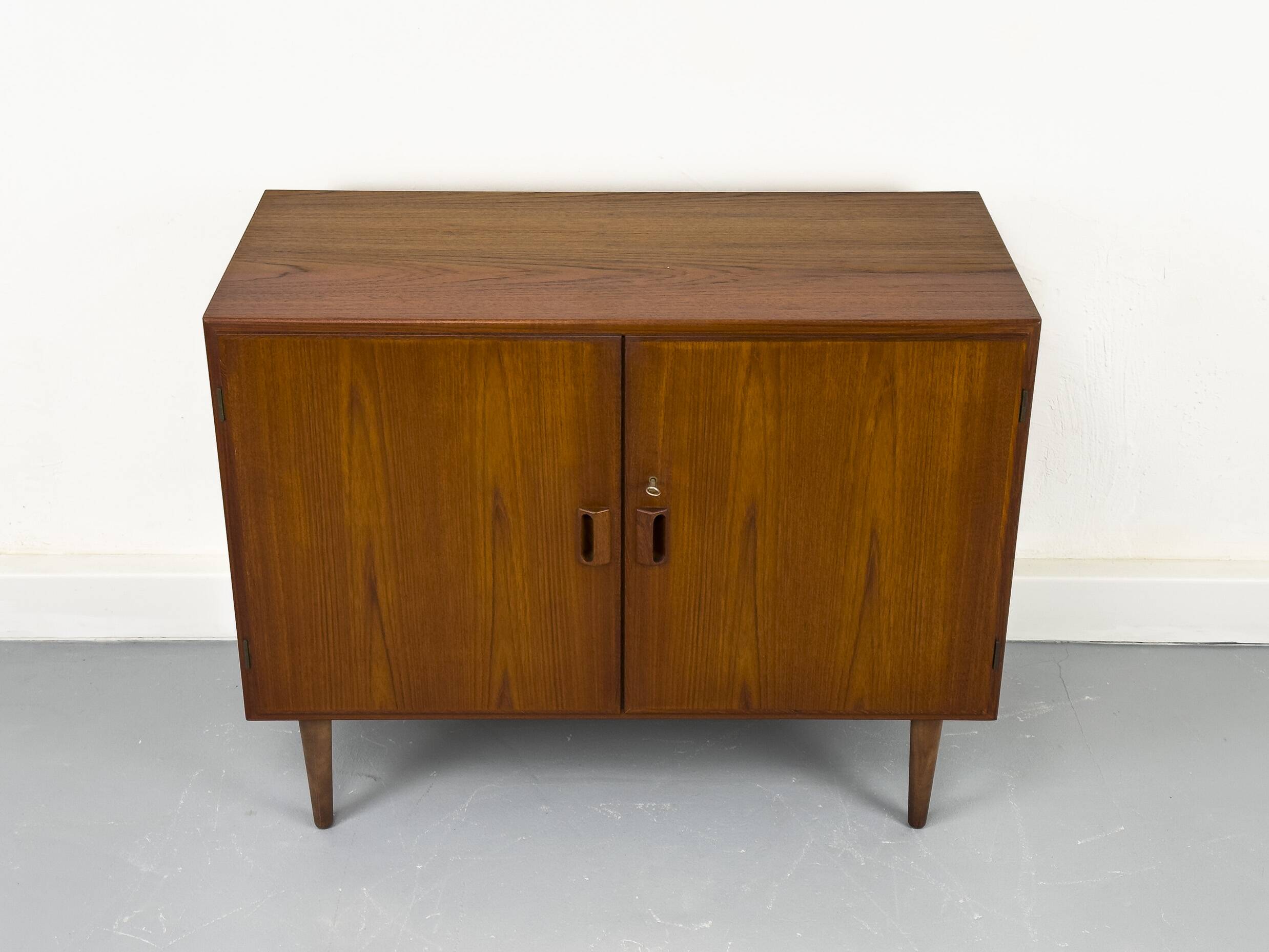 Buffet danois en teck par Børge Mogensen pour Søborg Møbelfabrik, années 1960.