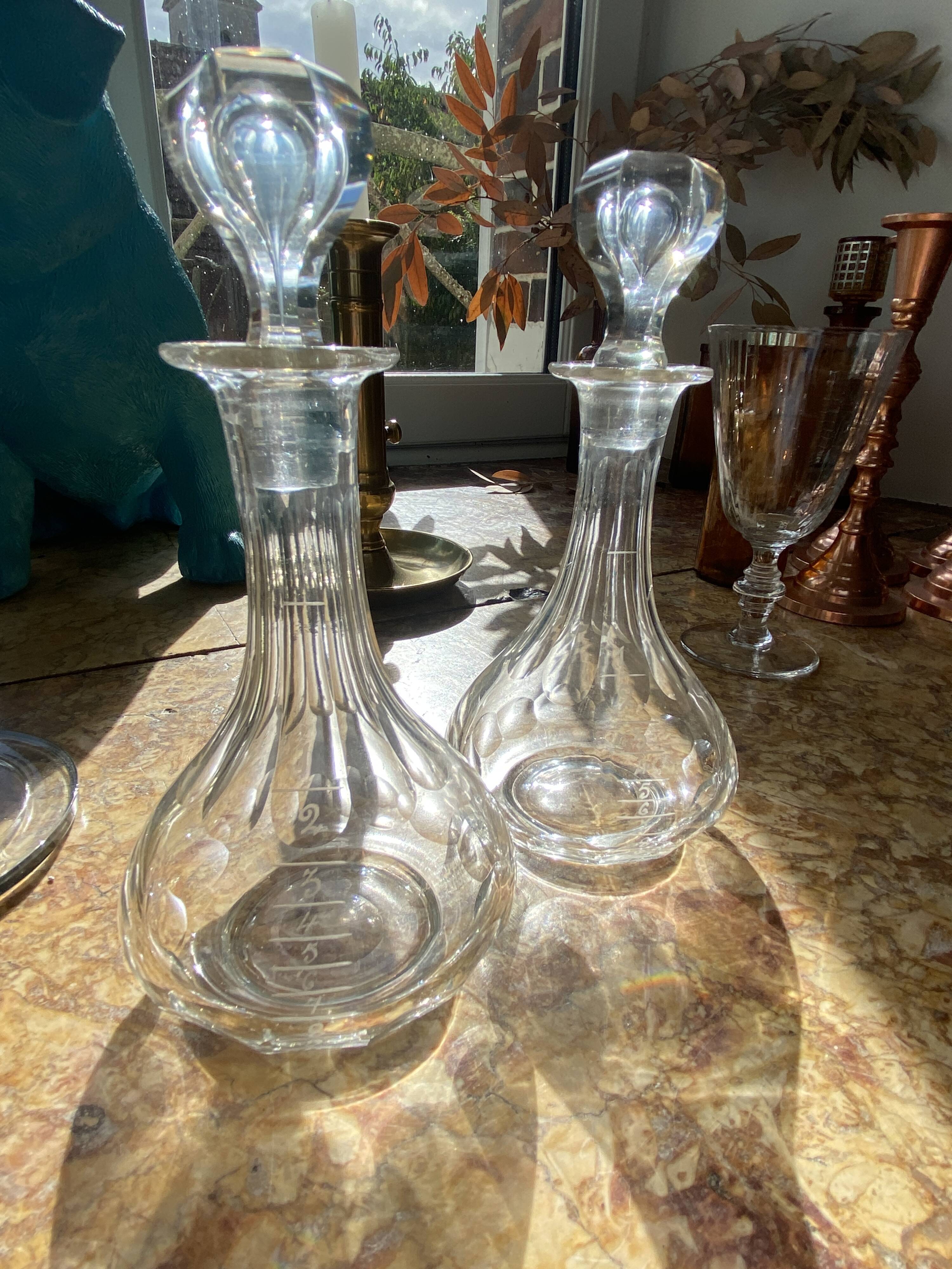 Pair of enamel graduation topettes