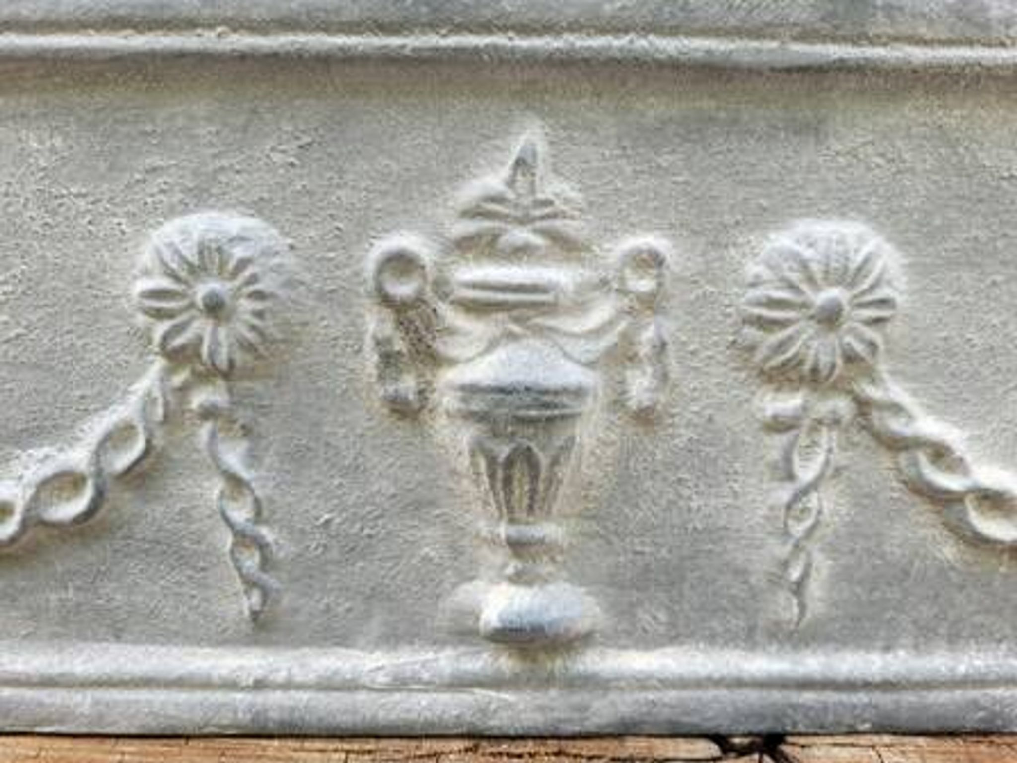 Jardinière en fonte grise