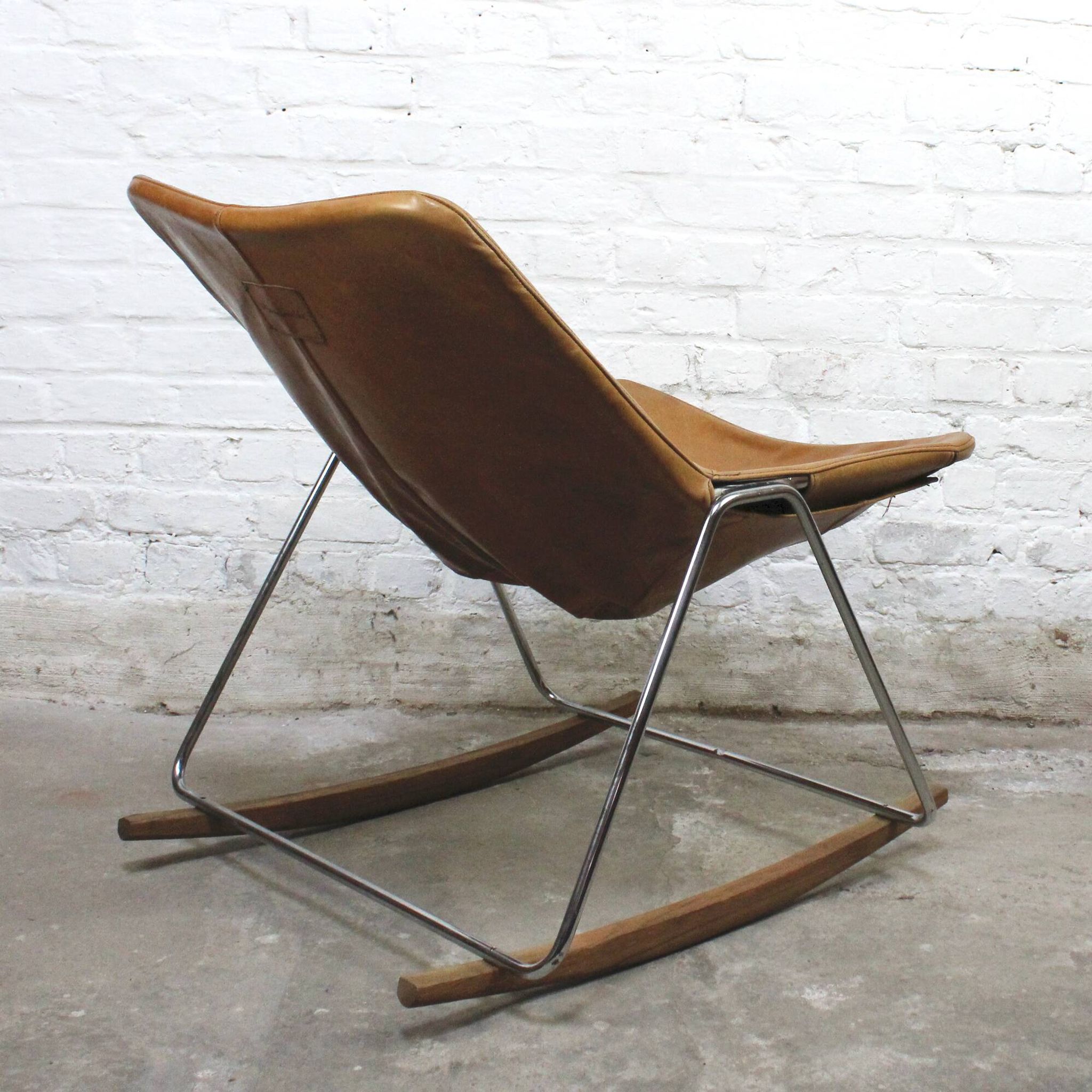 Rocking-chair G1 par Pierre Guariche