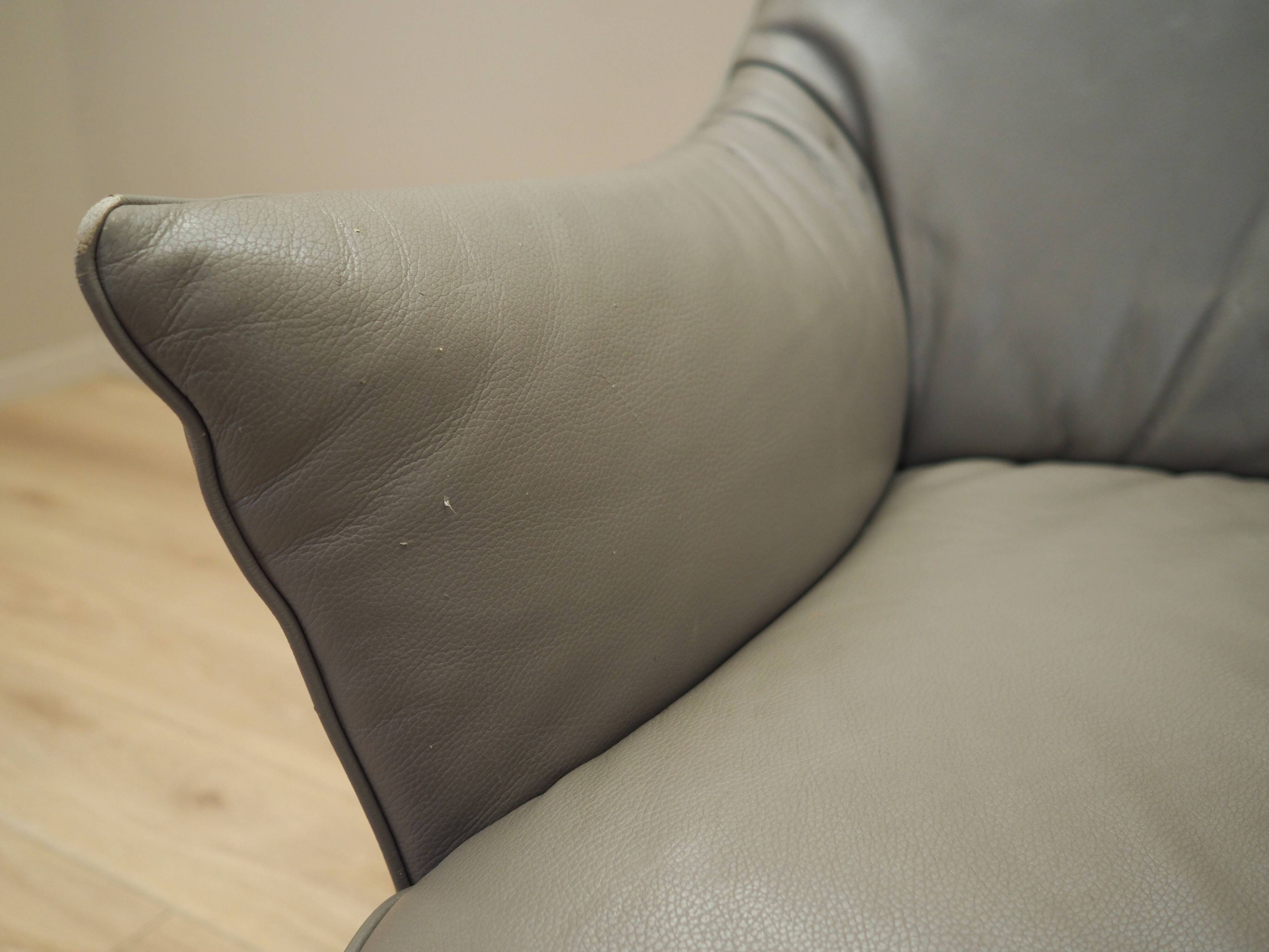 Leather swivel armchair, Italian design, 1990s, manufacture: Natuzzi