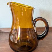 Pichet en verre ambré 60's