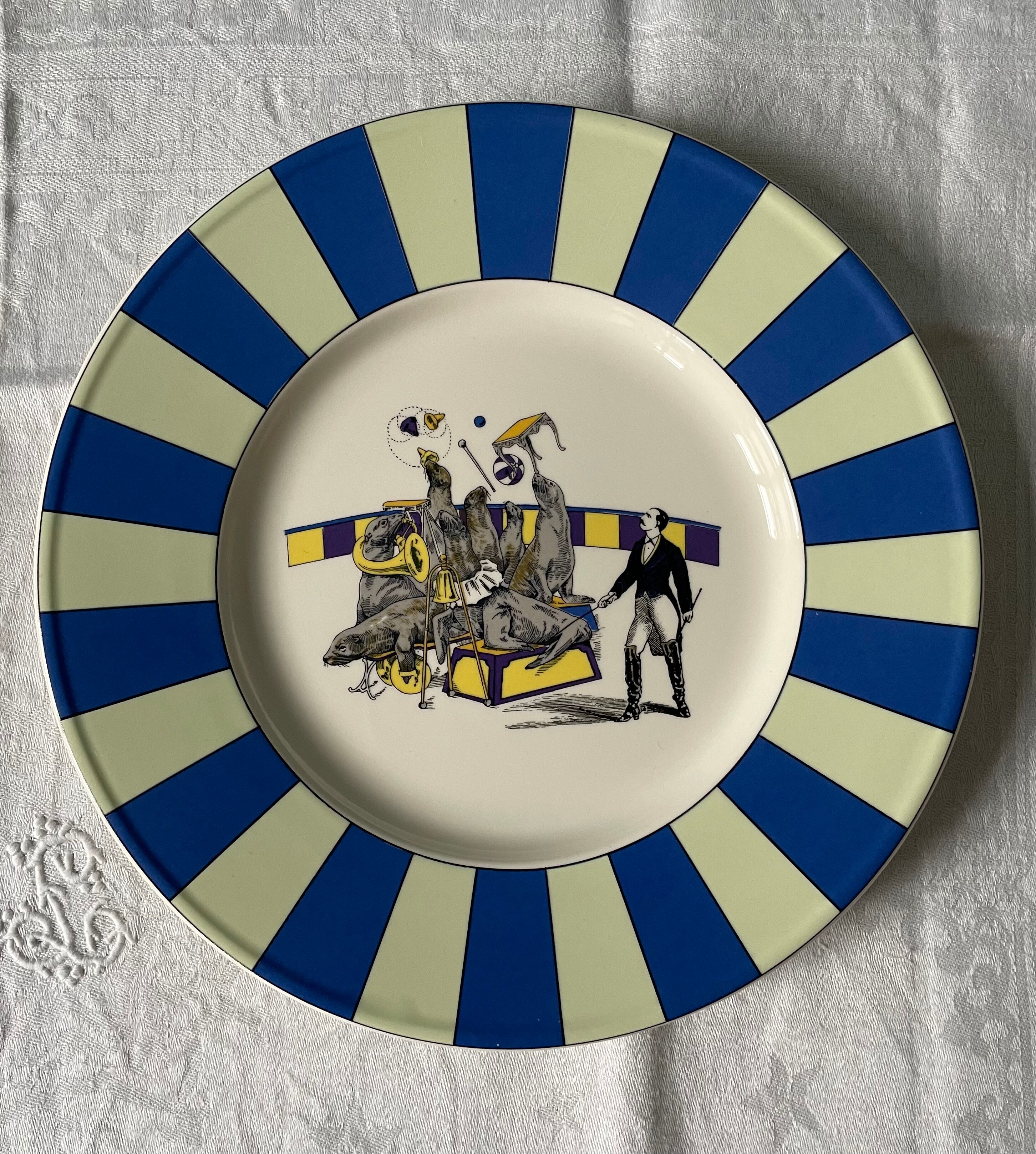 Series of 6 K&G Lunéville dessert plates, circus theme