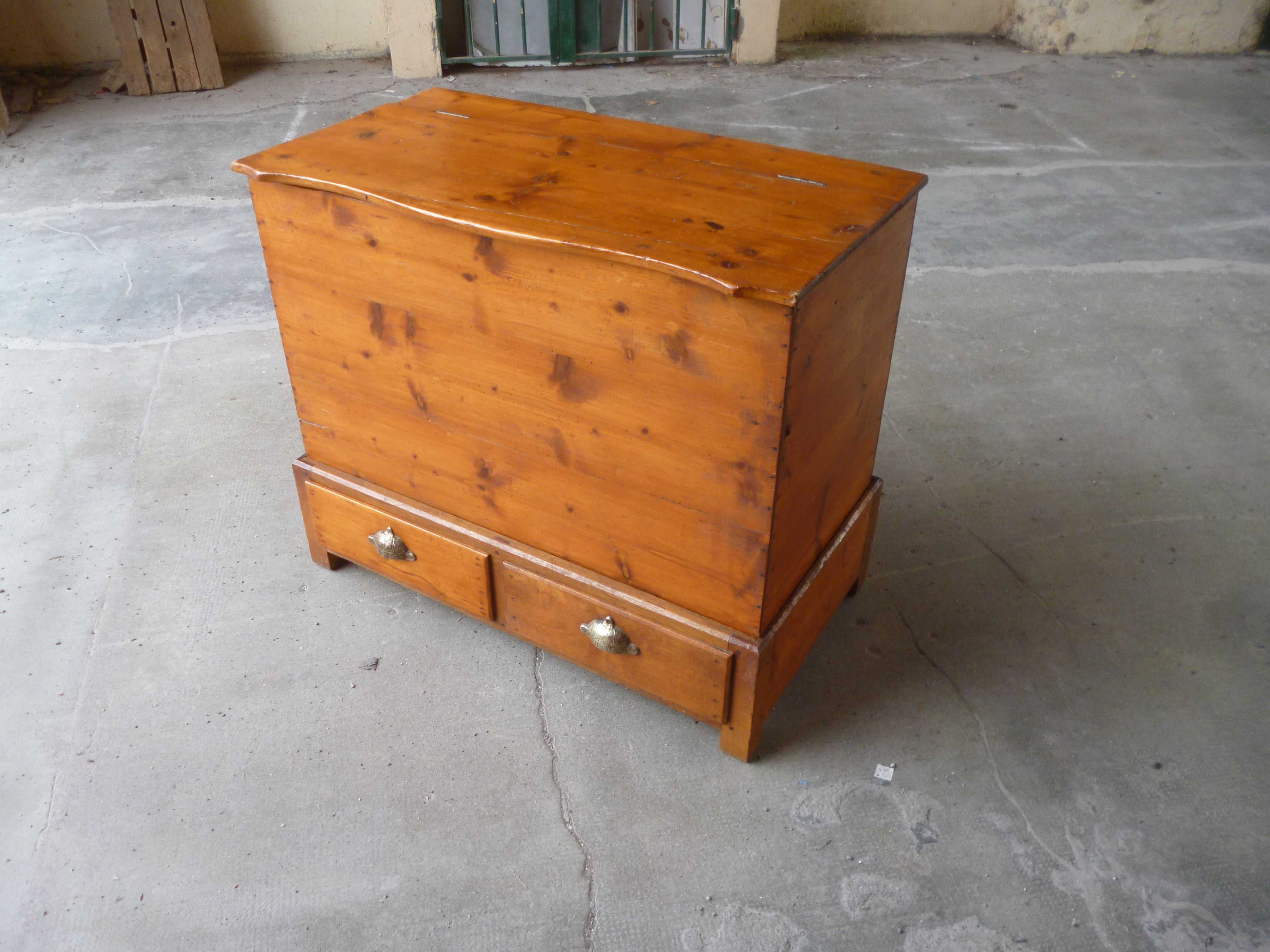 Wood chest